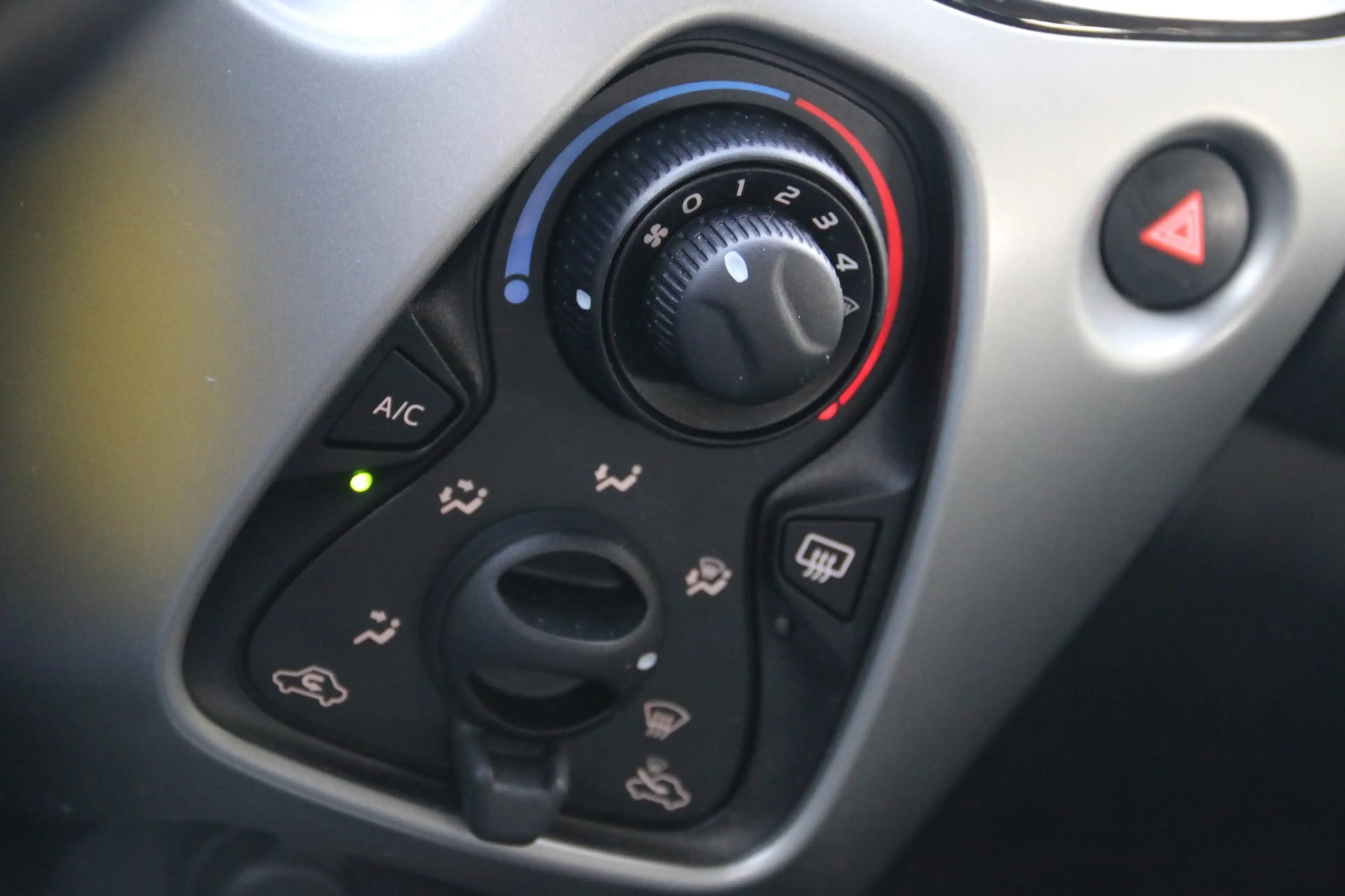 Toyota Aygo 1.0 VVT-i x-play AIRCO NL-AUTO NAP! — photo 16