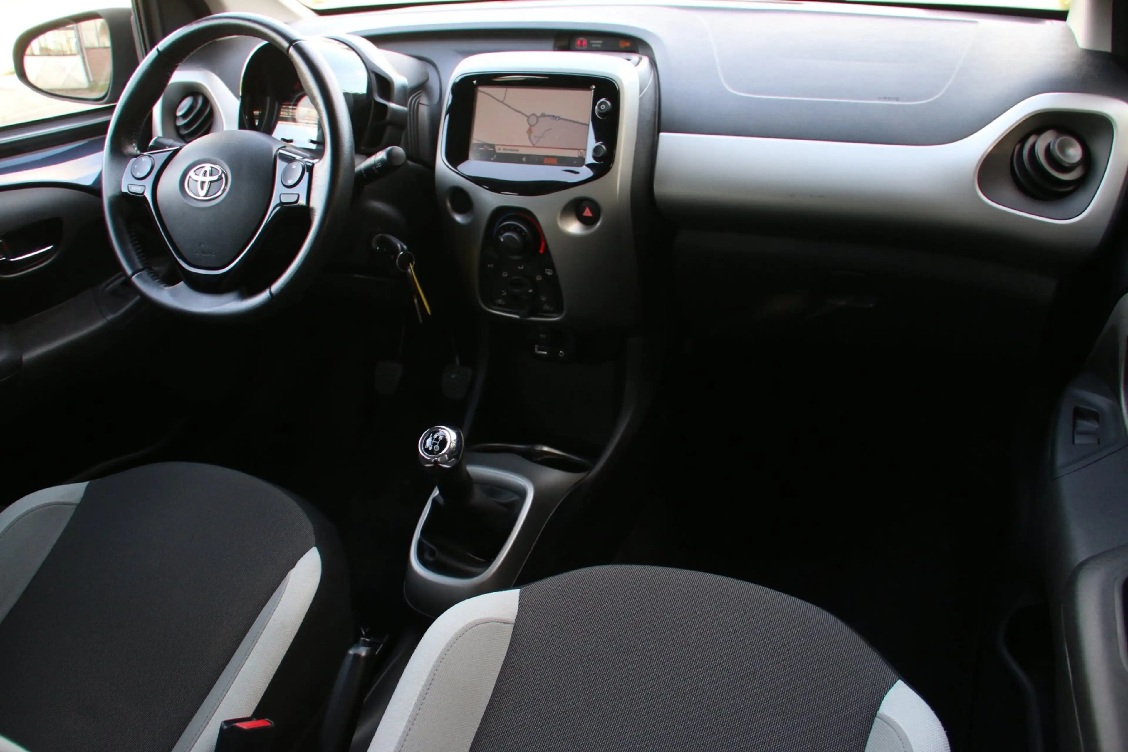 Toyota Aygo 1.0 VVT-i x-play AIRCO NL-AUTO NAP! — photo 12