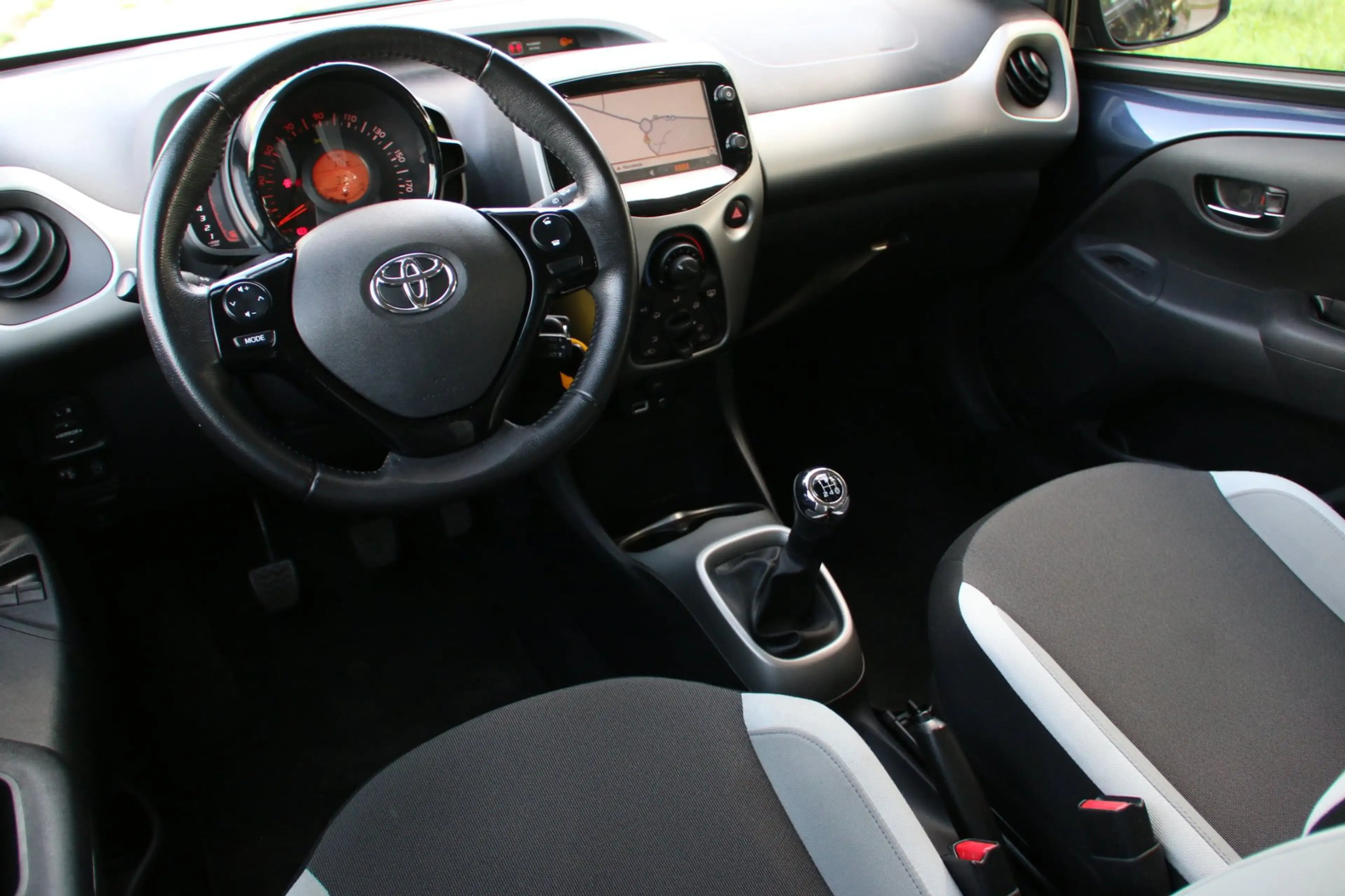 Toyota Aygo 1.0 VVT-i x-play AIRCO NL-AUTO NAP! — photo 10