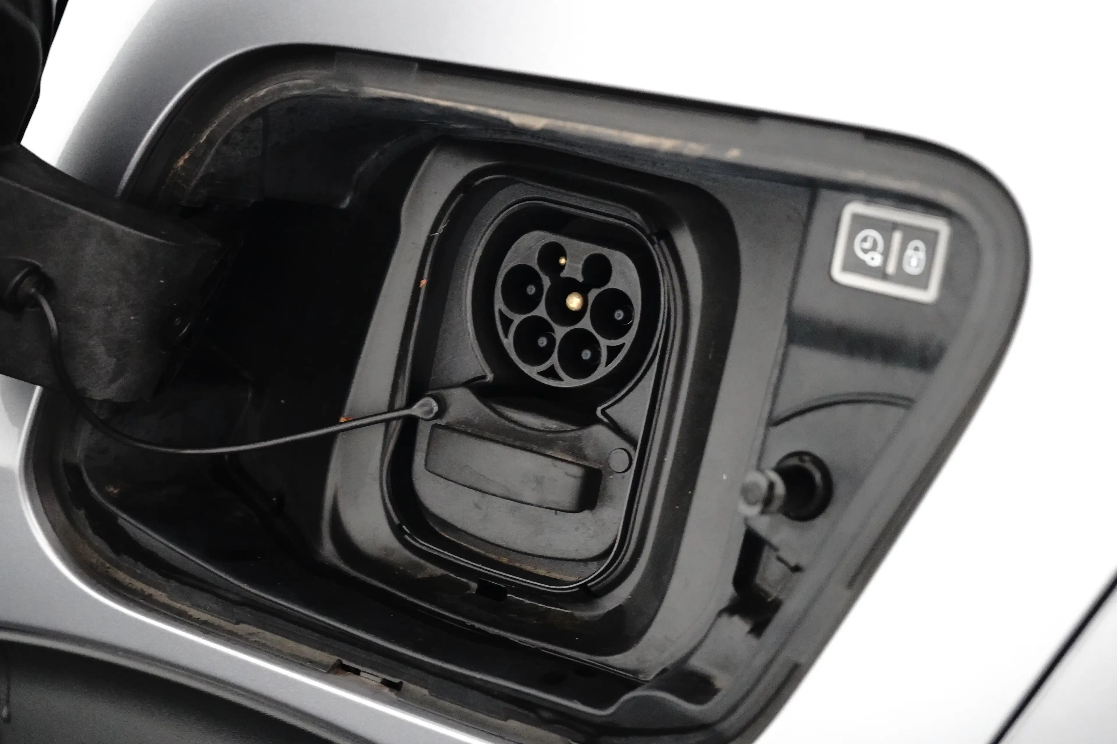 Peugeot e-2008 EV Active 50 kWh — photo 14