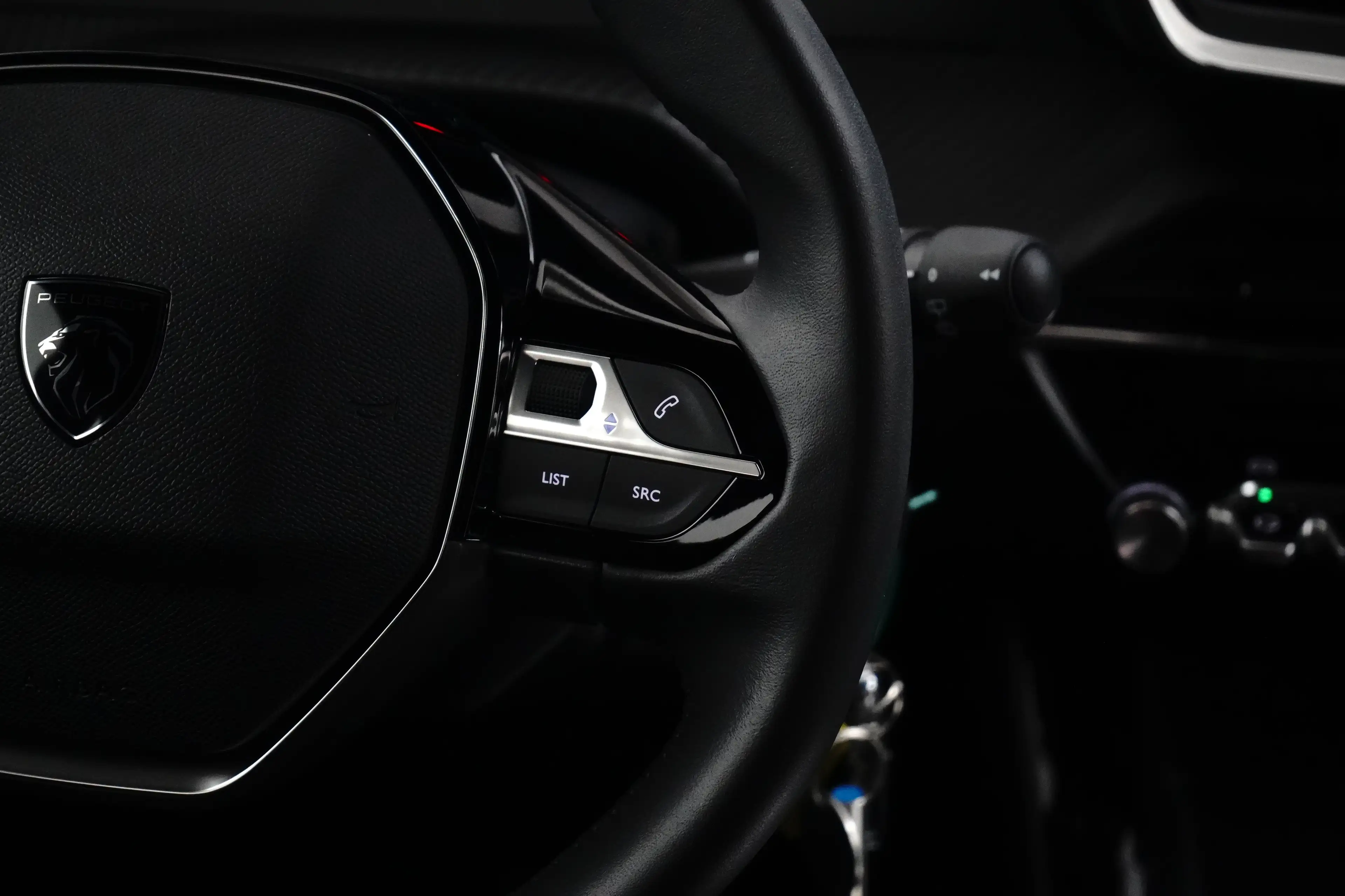 Peugeot e-2008 EV Active 50 kWh — photo 12