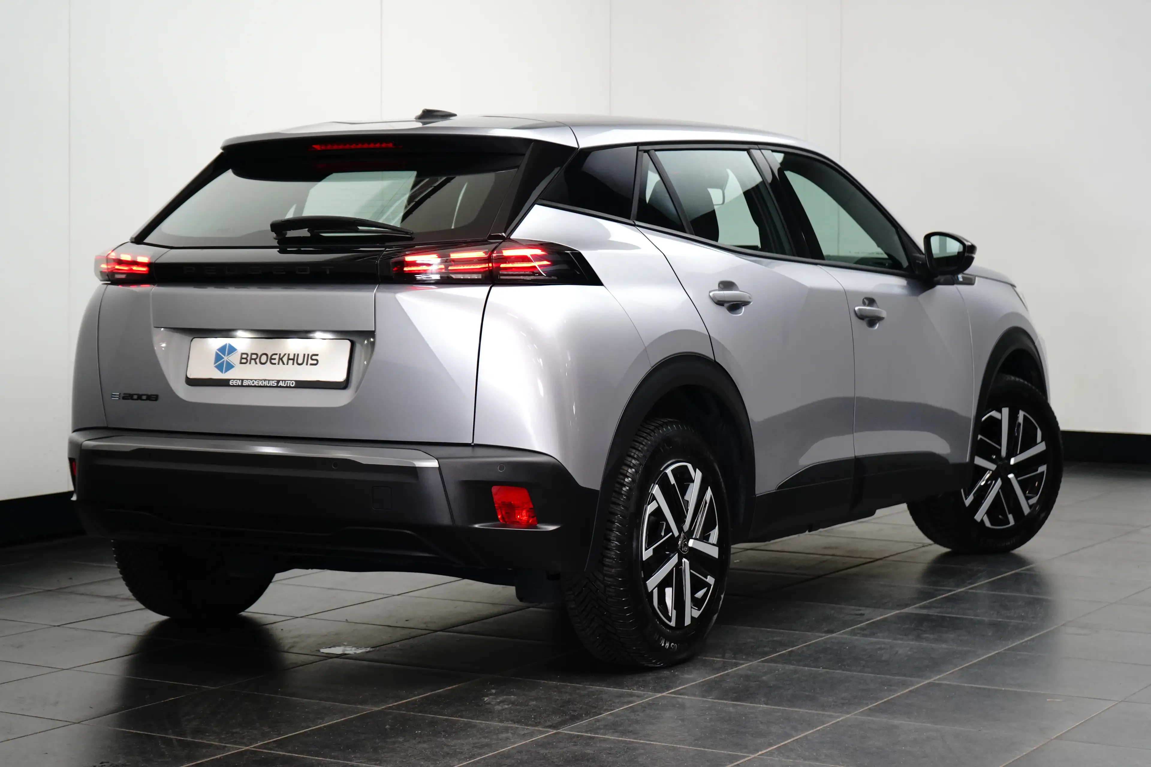 Peugeot e-2008 EV Active 50 kWh — photo 4