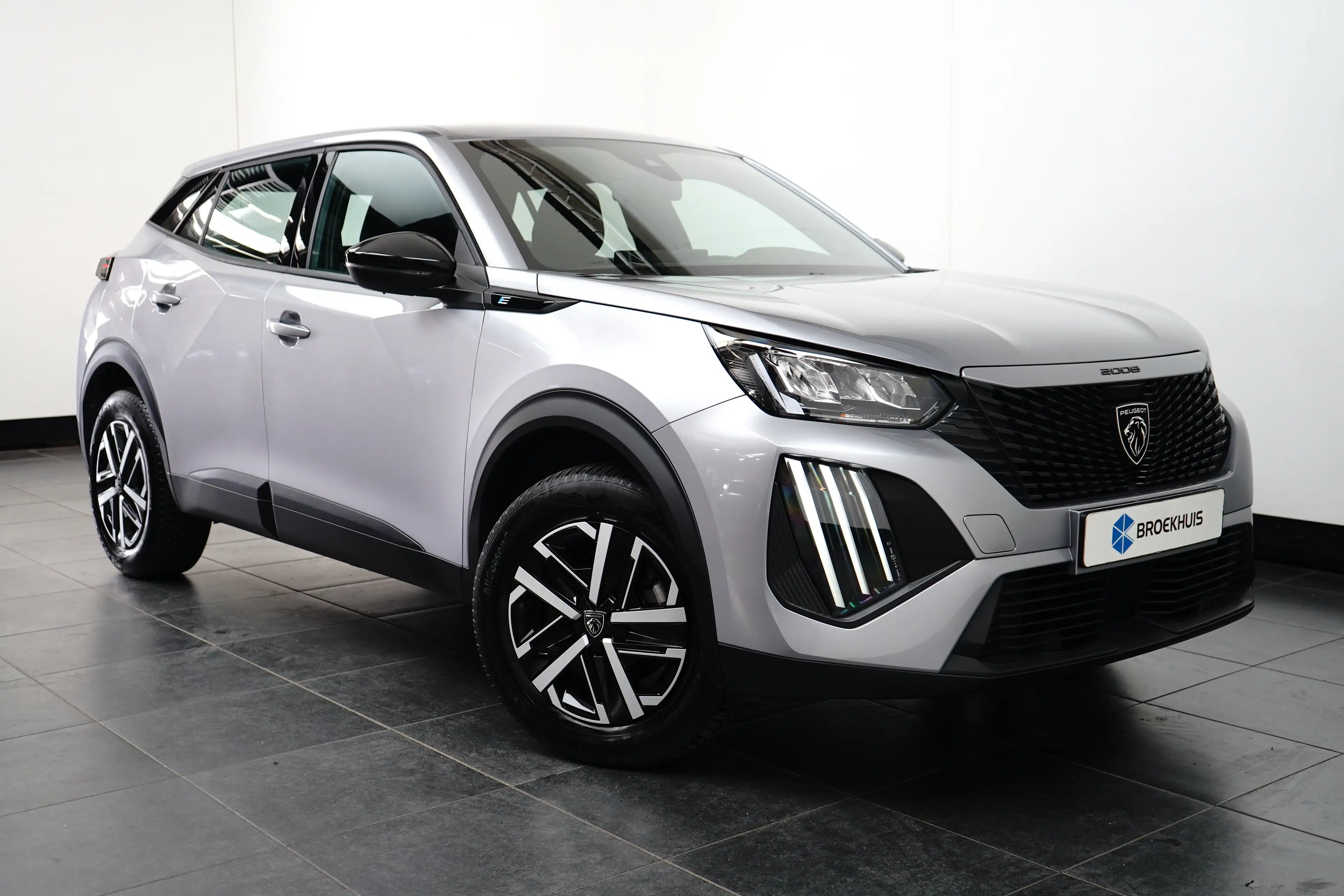 Peugeot e-2008 EV Active 50 kWh — photo 3