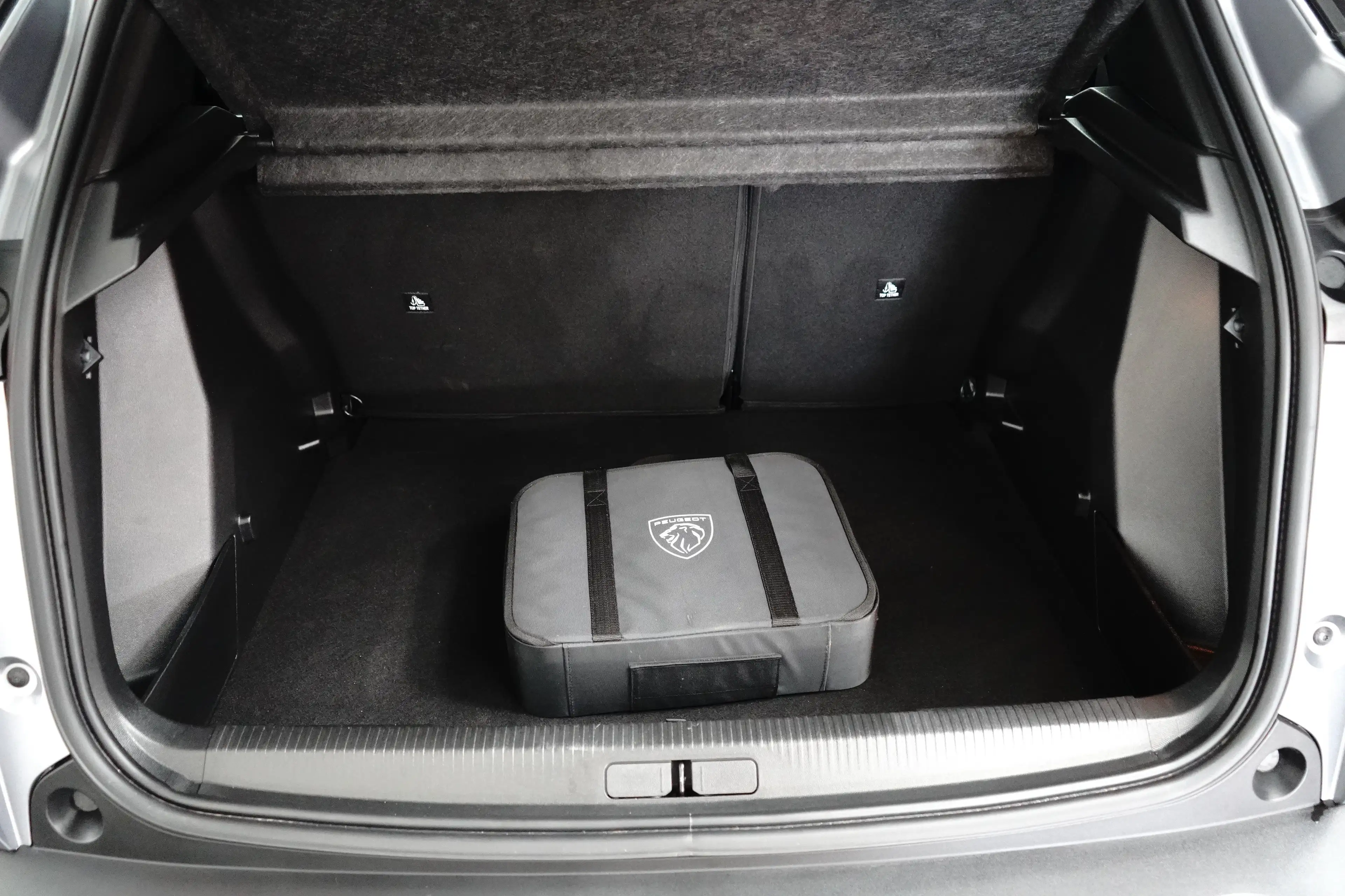Peugeot e-2008 EV Active 50 kWh — photo 13
