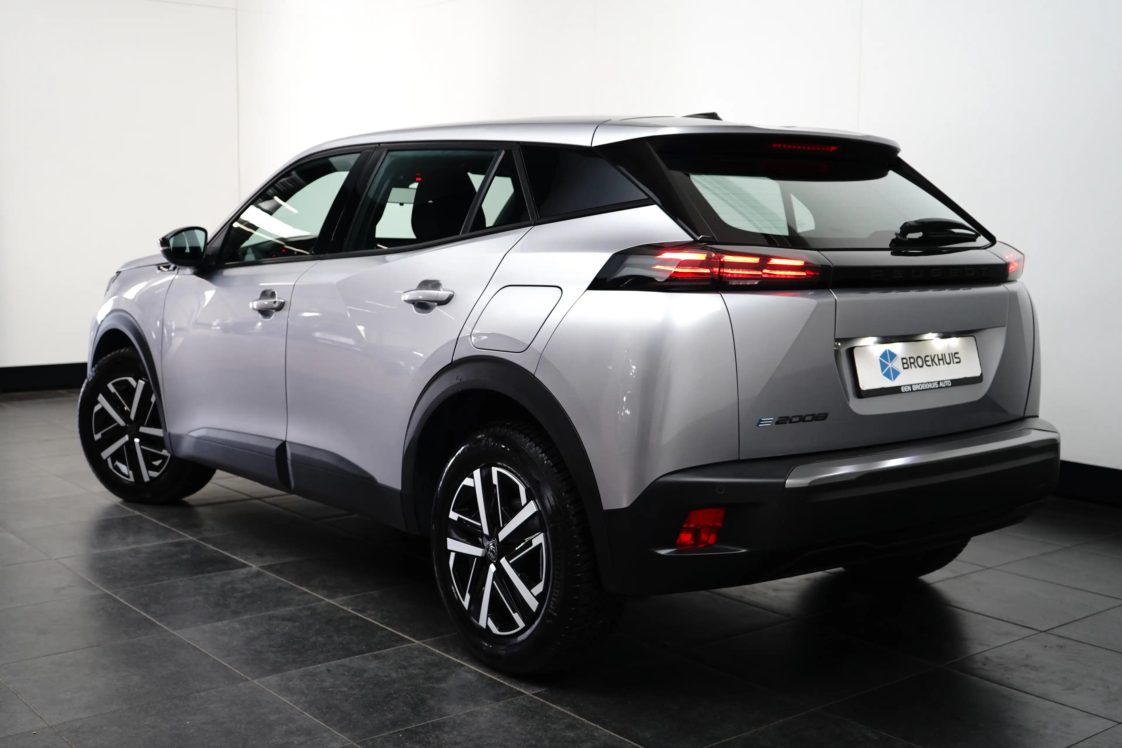 Peugeot e-2008 EV Active 50 kWh — photo 5