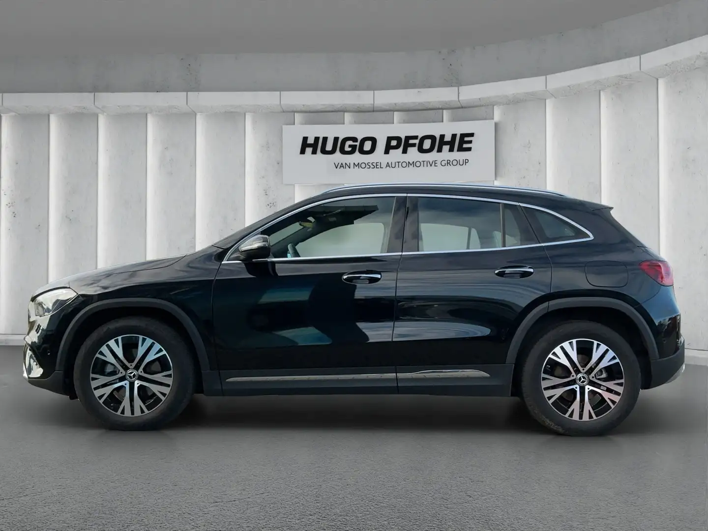 Mercedes-Benz GLA 200 *ACC*NAVI*RFK*SHZ*VIRTUAL-COCKPIT Schwarz - 2