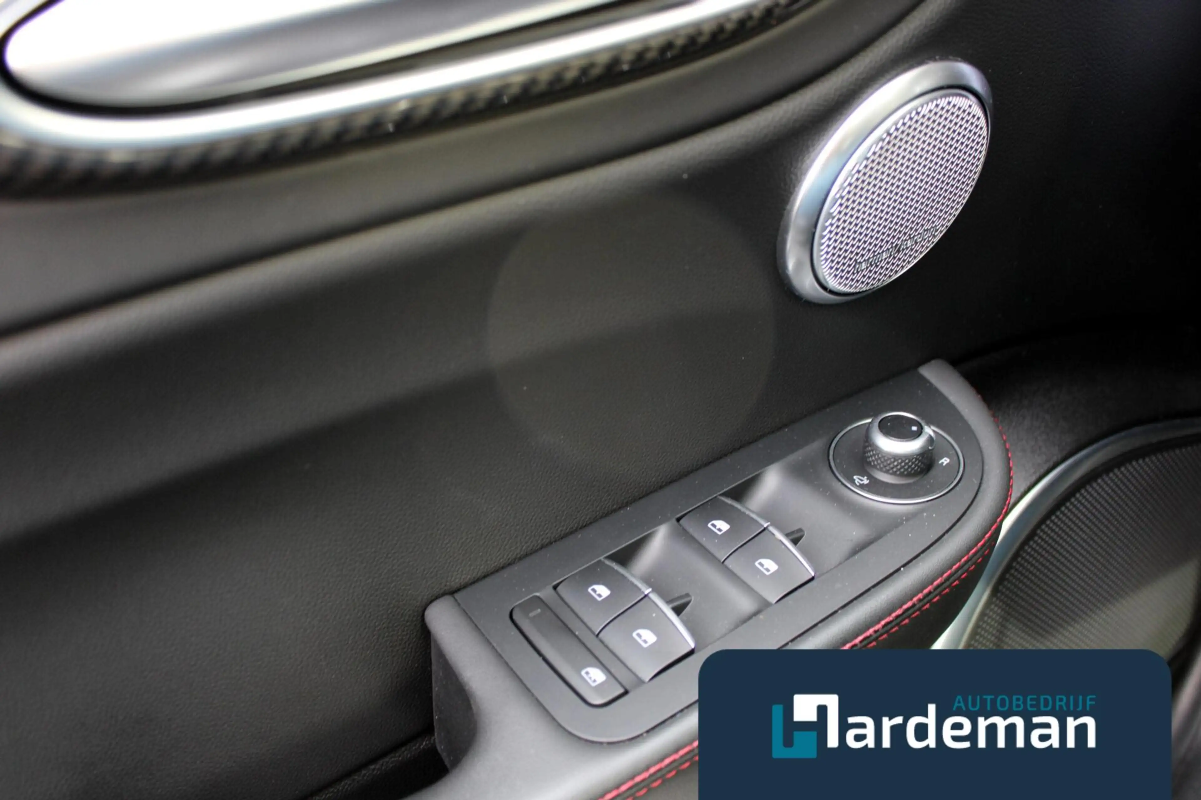 Alfa Romeo Giulia 2.9 V6 Quadrifoglio H/K Driver assist. — photo 10