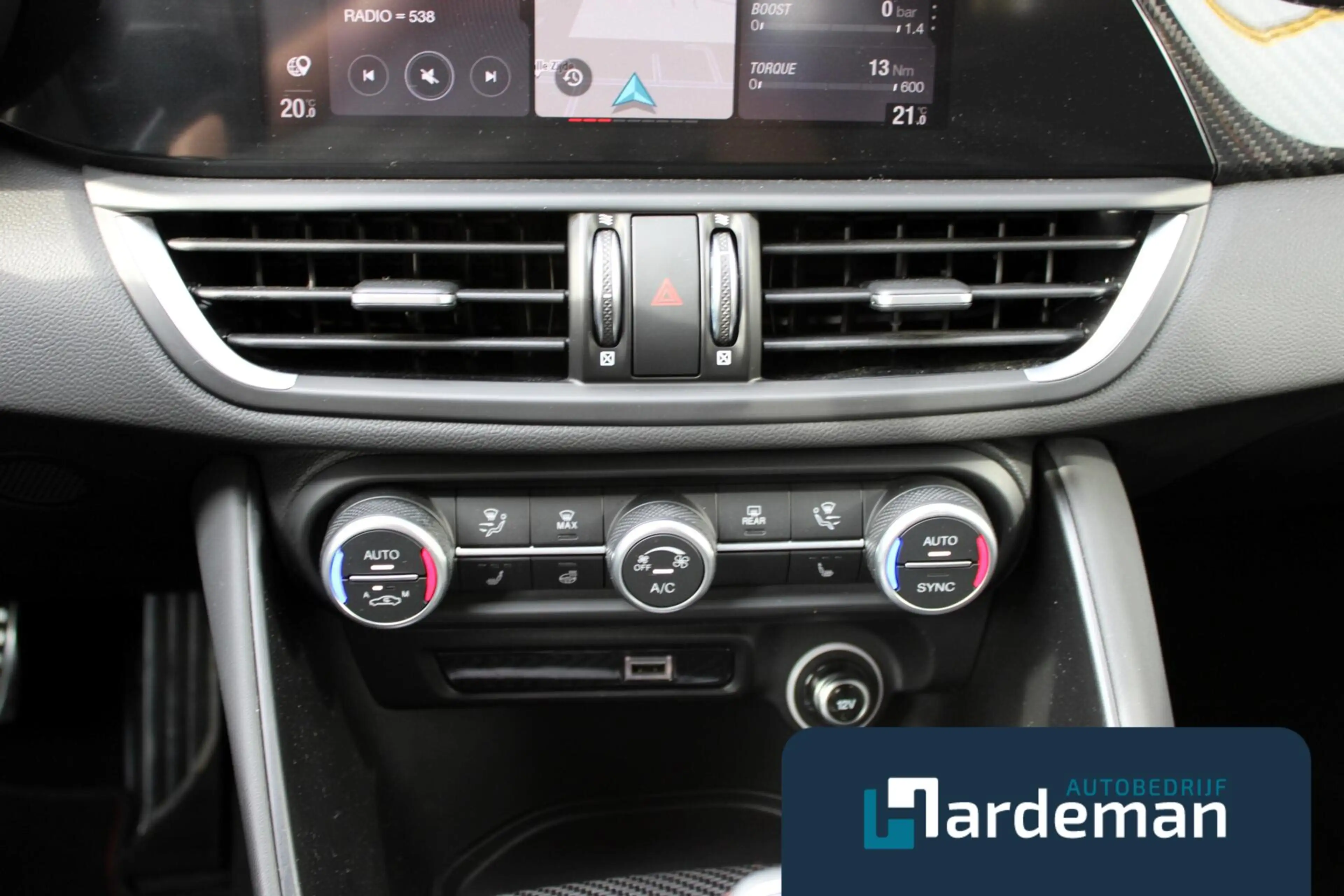 Alfa Romeo Giulia 2.9 V6 Quadrifoglio H/K Driver assist. — photo 13