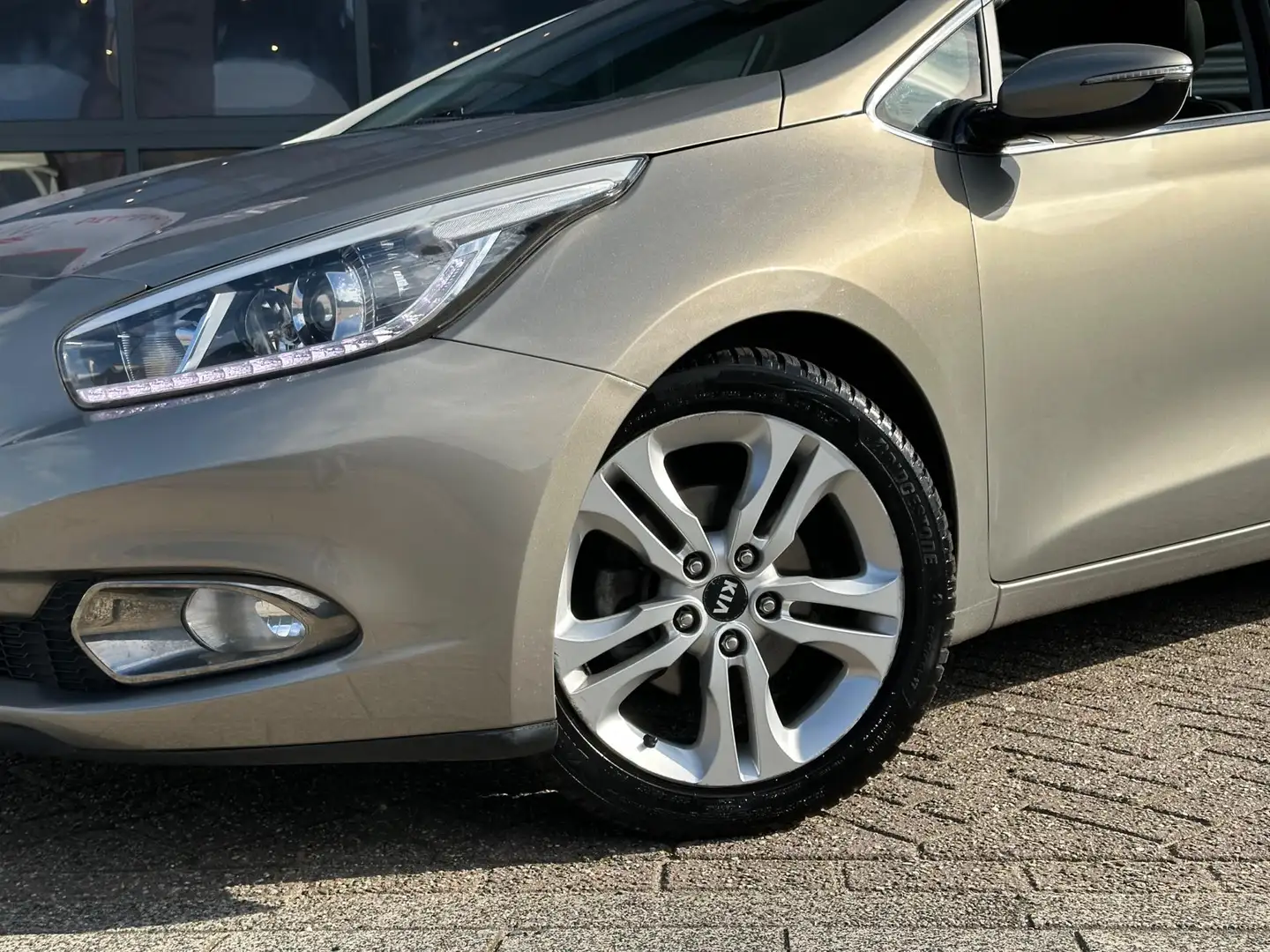 Kia Ceed SW / cee'd SW Sportswagon 1.6 GDI Plus Pack | CRUISECR | Navi | Grijs - 2