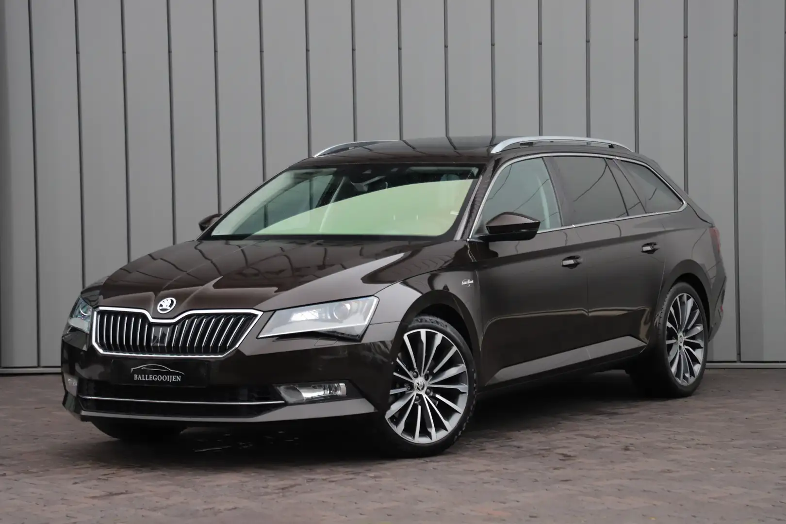 Skoda Superb Combi 2.0 TSI 4x4 Laurin & Klement | 280PK | DCC | Brun - 1
