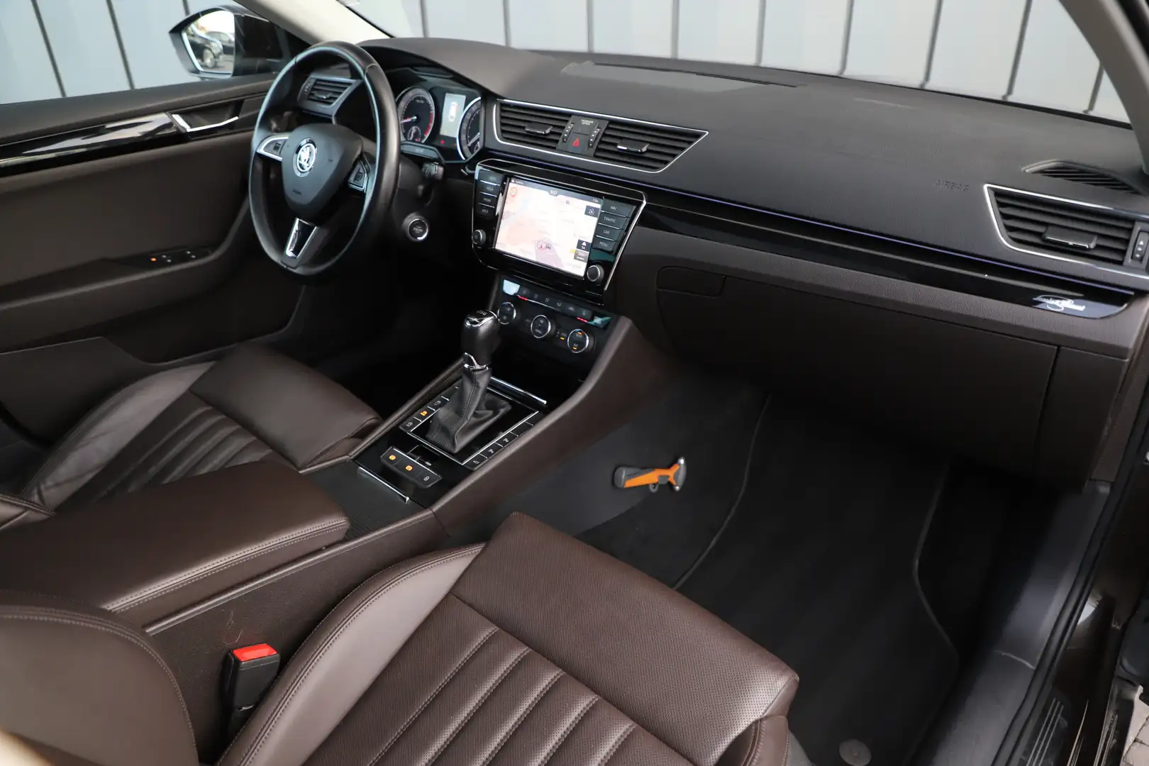 Skoda Superb Combi 2.0 TSI 4x4 Laurin & Klement | 280PK | DCC | Brun - 2