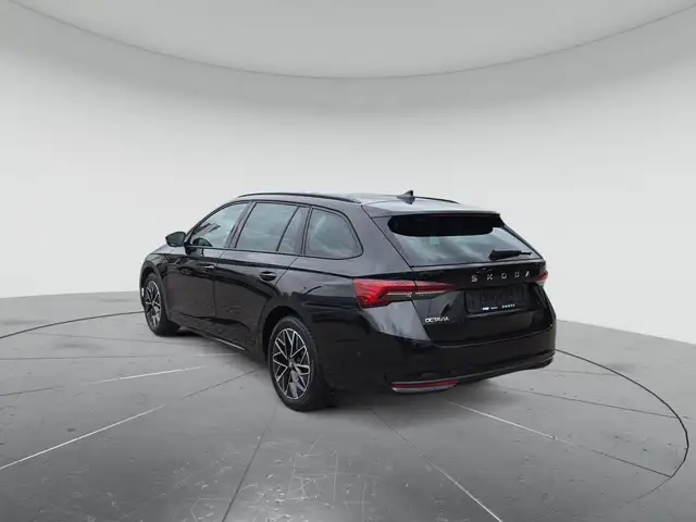 Skoda Octavia view 3