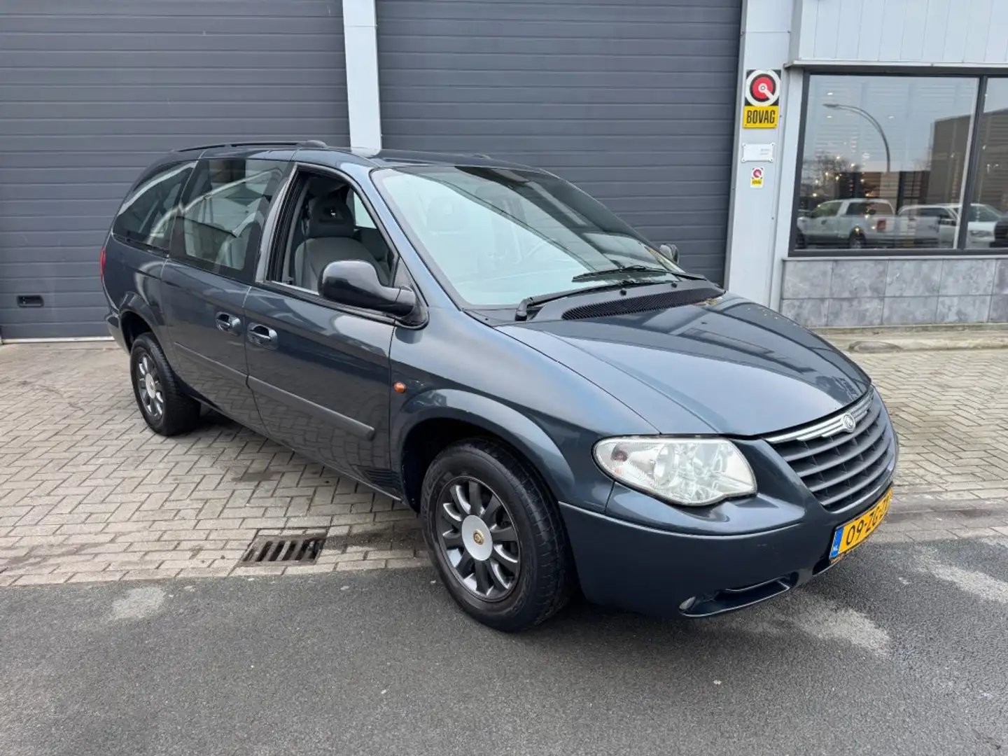 Chrysler Grand Voyager 3.3i V6 Business Edition Bleu - 2