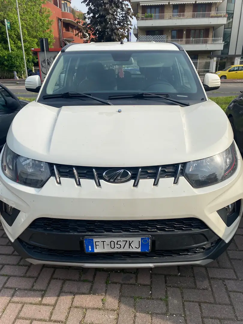 Mahindra KUV100 KUV1001.2 K8 Weiß - 1