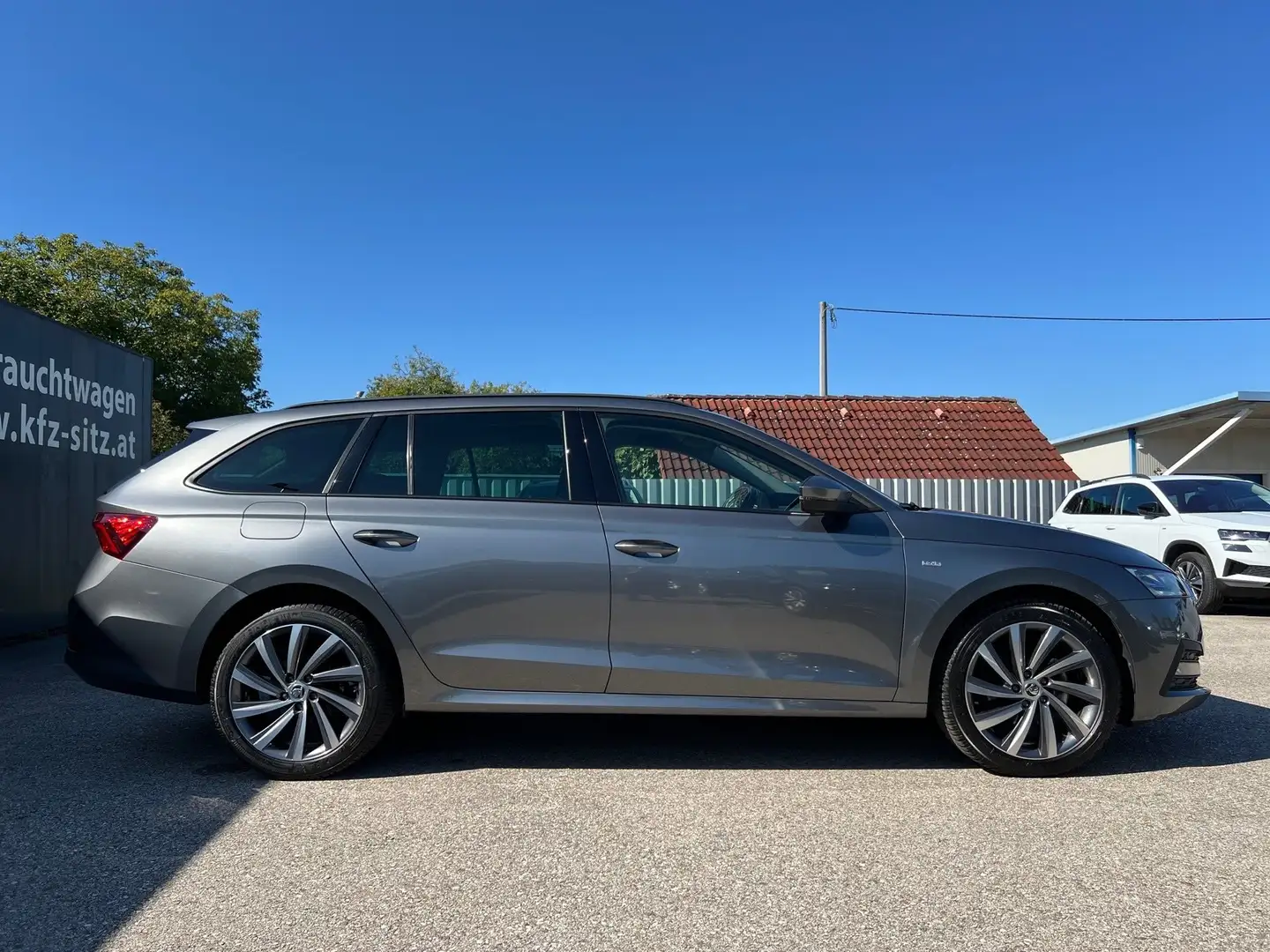 Skoda Octavia Combi 2,0 TDI Ambition DSG | 18 ZOLL Grau - 2