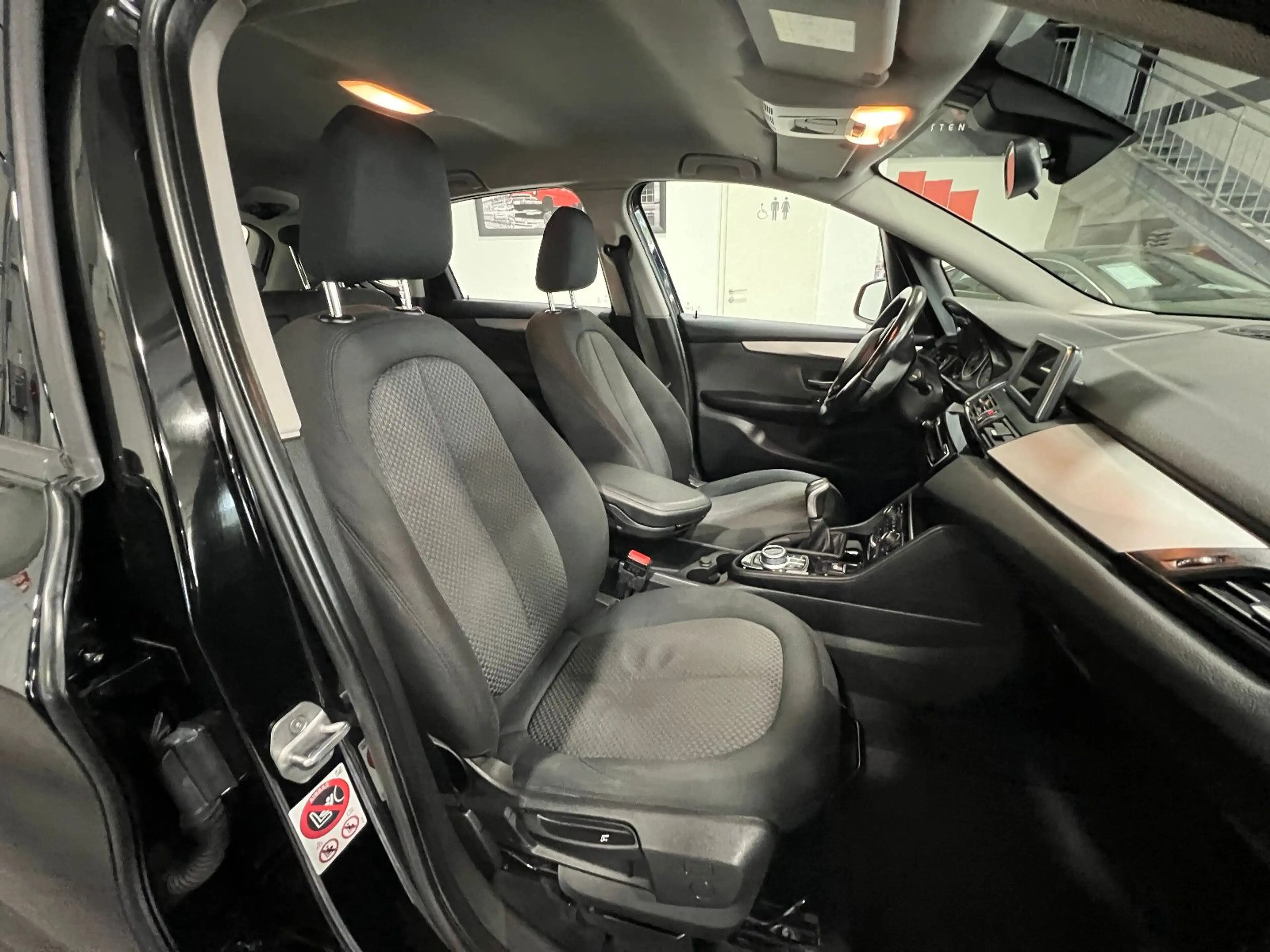 BMW 216 **Navi*SHZ*PDC*BT** — photo 11