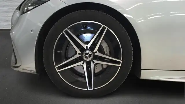Mercedes-Benz C-Class view 5