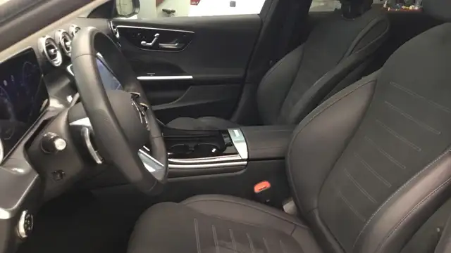 Mercedes-Benz C-Class view 7