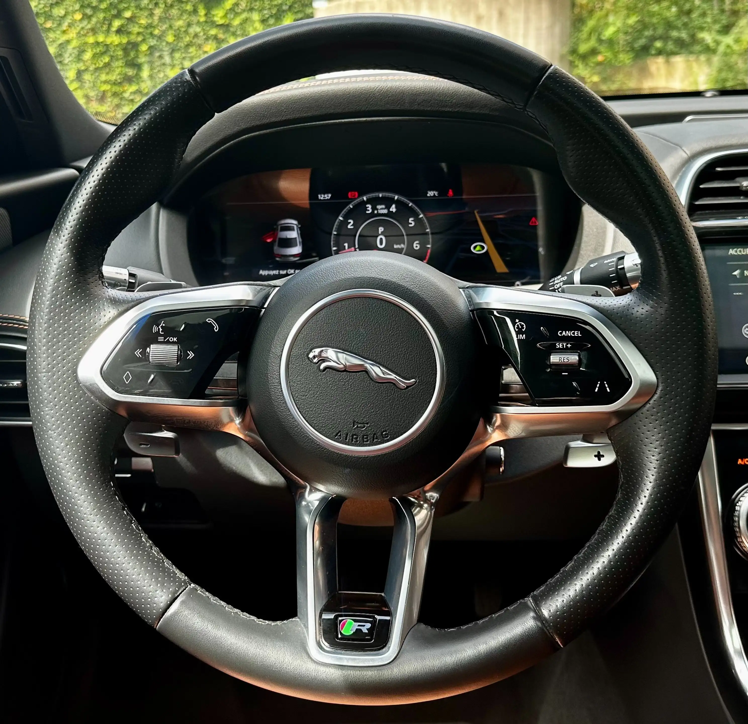 Jaguar XE XE 2.0 T P250 R-Dynamic SE/GARANTIE 12 MOIS — photo 13