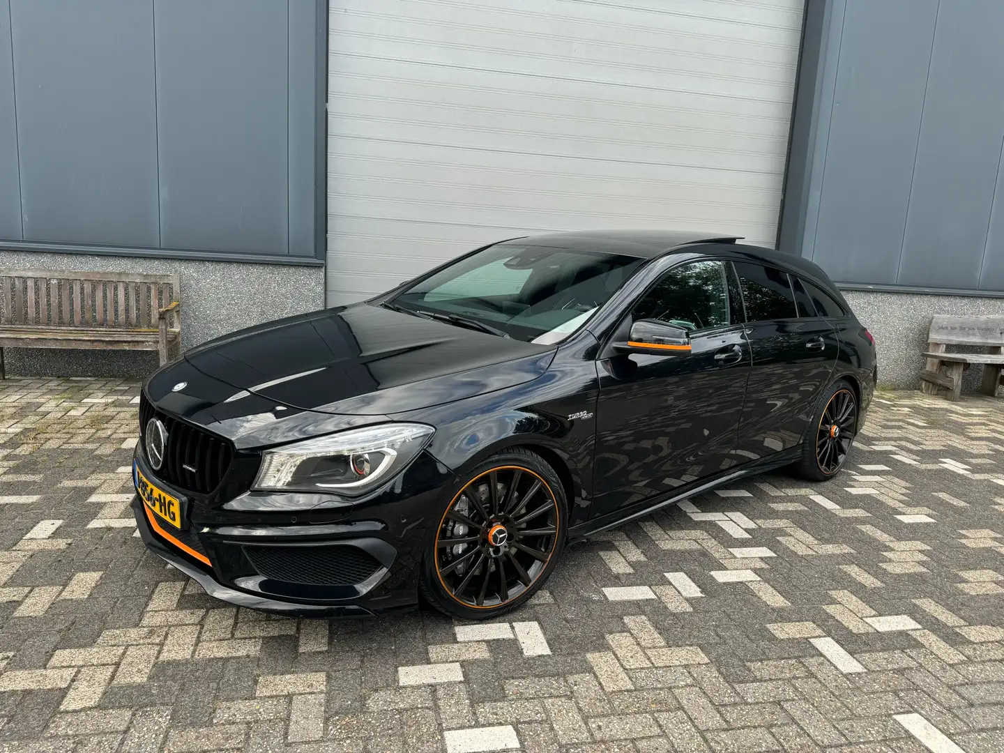 Mercedes-Benz CLA 45 AMG 4Matic Shooting Brake 7G-DCT Orange Art Edition - 1