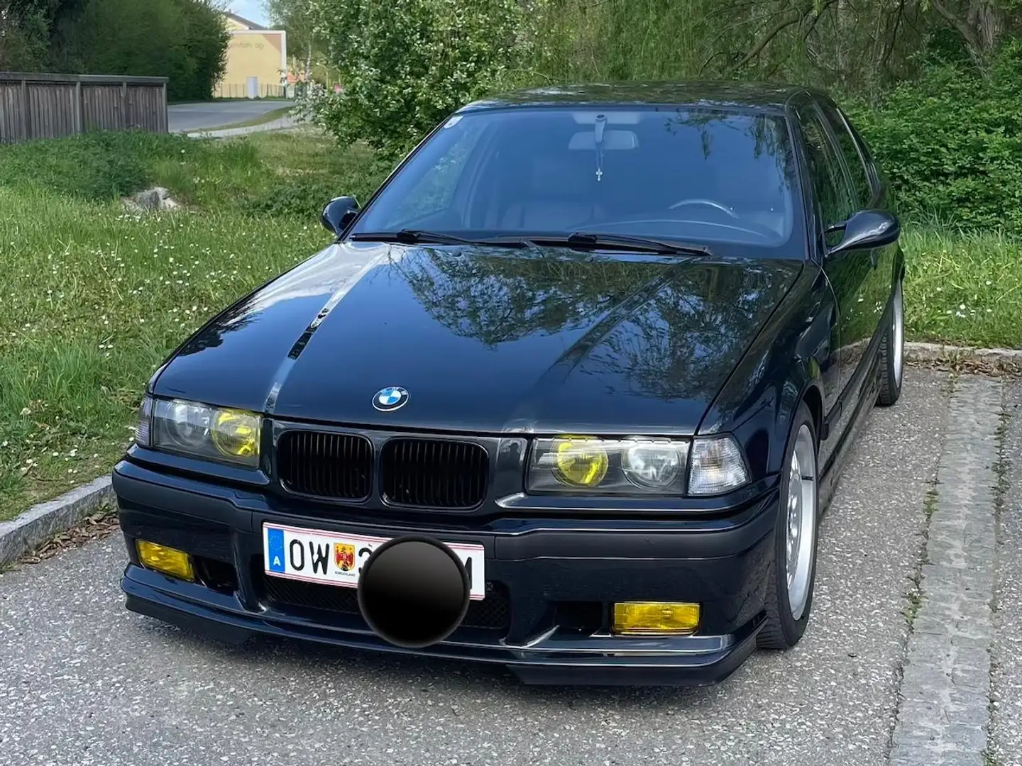 BMW 325 325i Aut. Schwarz - 1