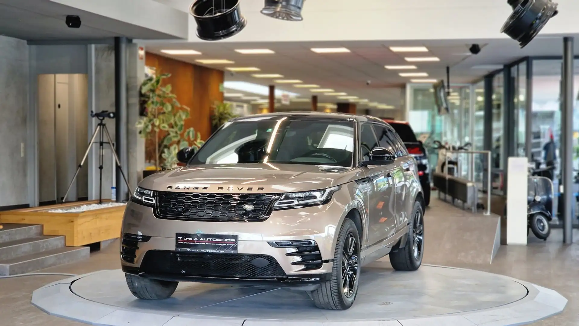 Land Rover Range Rover Velar D180 R-Dynamic ALLRAD Aut. *Kamera*Navi* Braun - 2