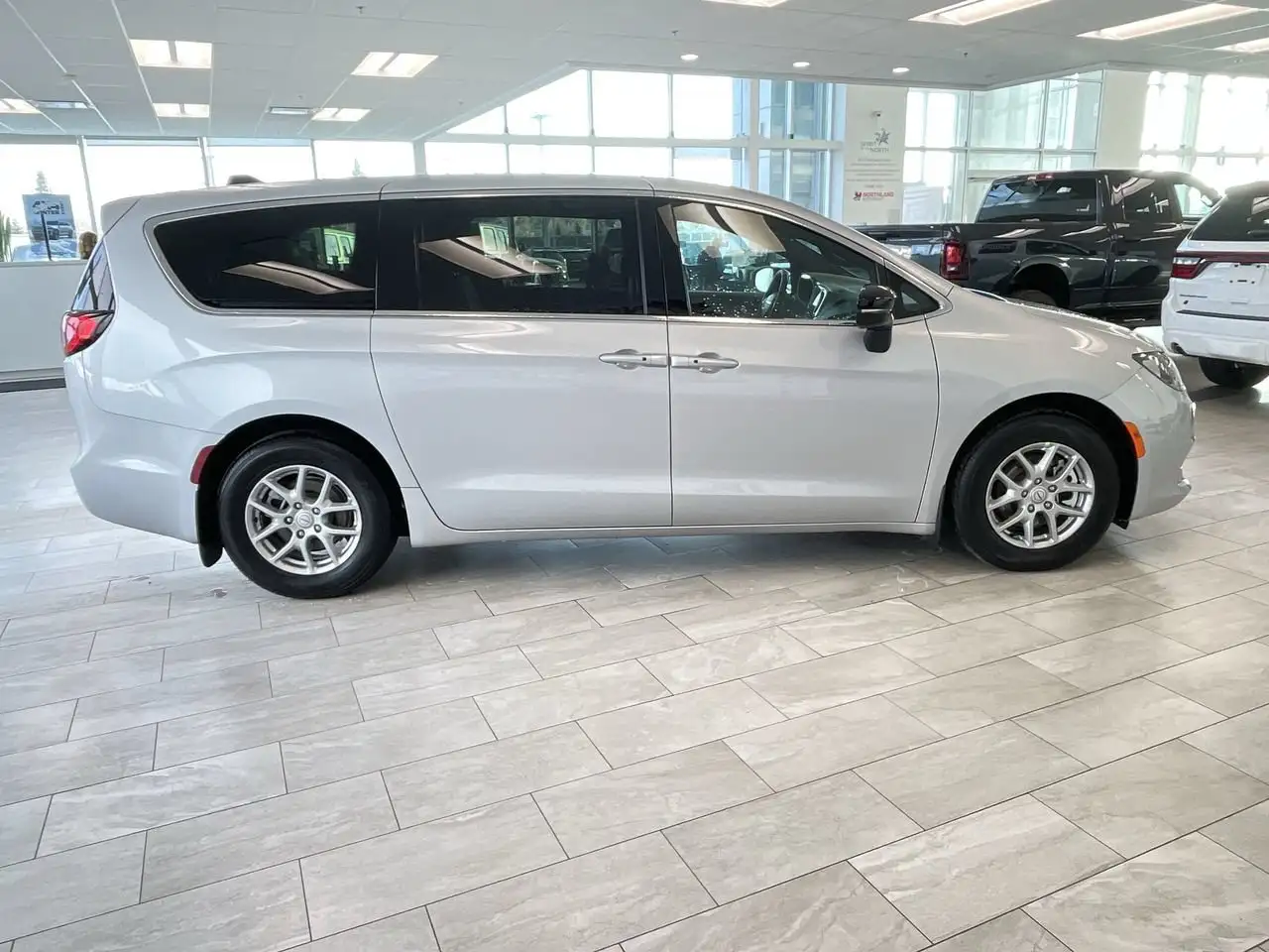 Chrysler Grand Caravan снимка Chrysler Grand Caravan
