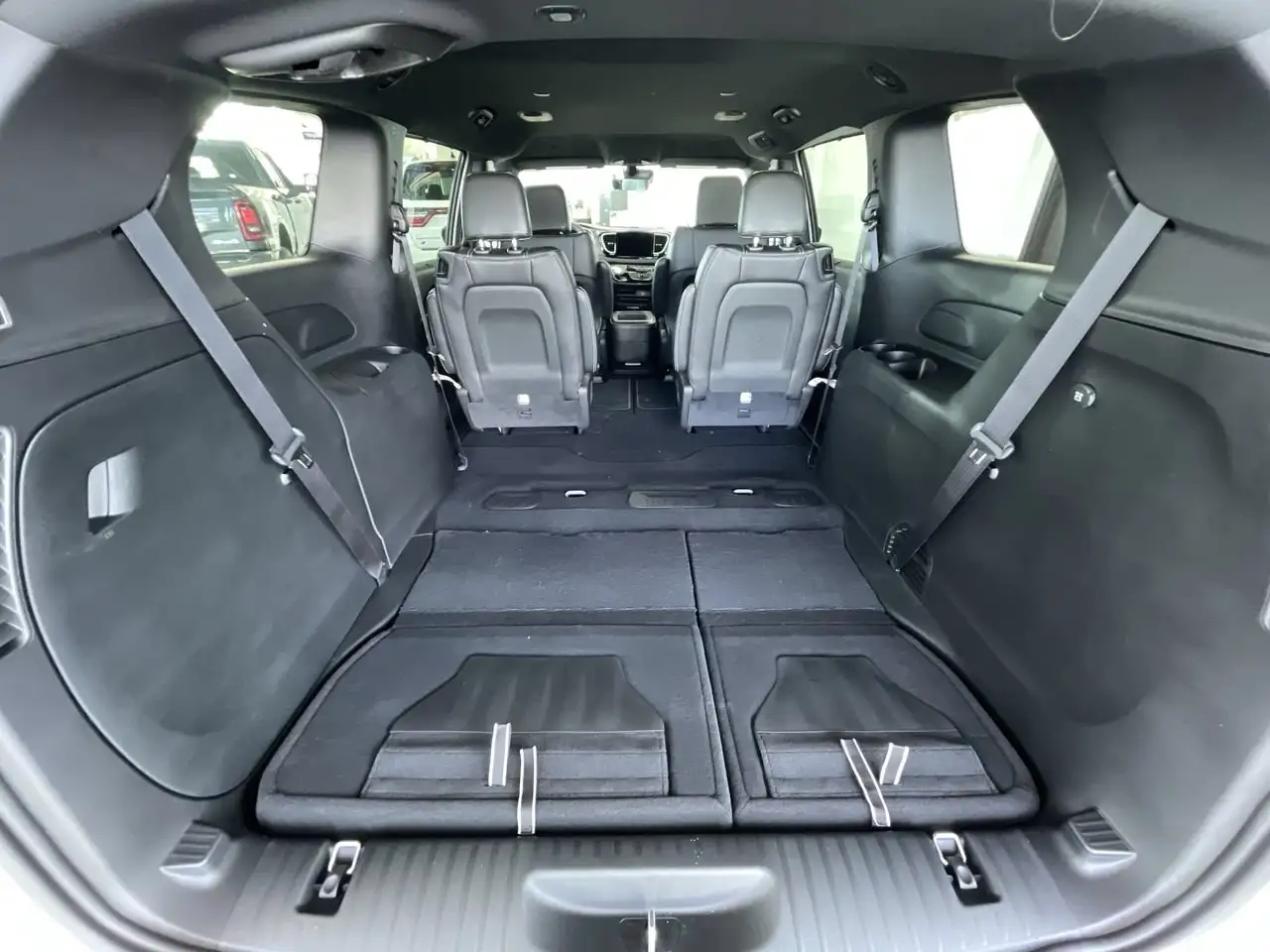 Chrysler Grand Caravan снимка Chrysler Grand Caravan