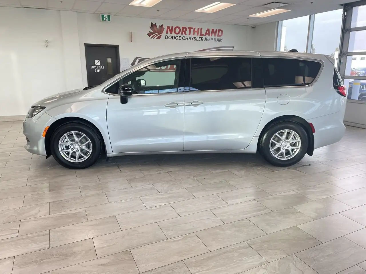 Chrysler Grand Caravan снимка Chrysler Grand Caravan
