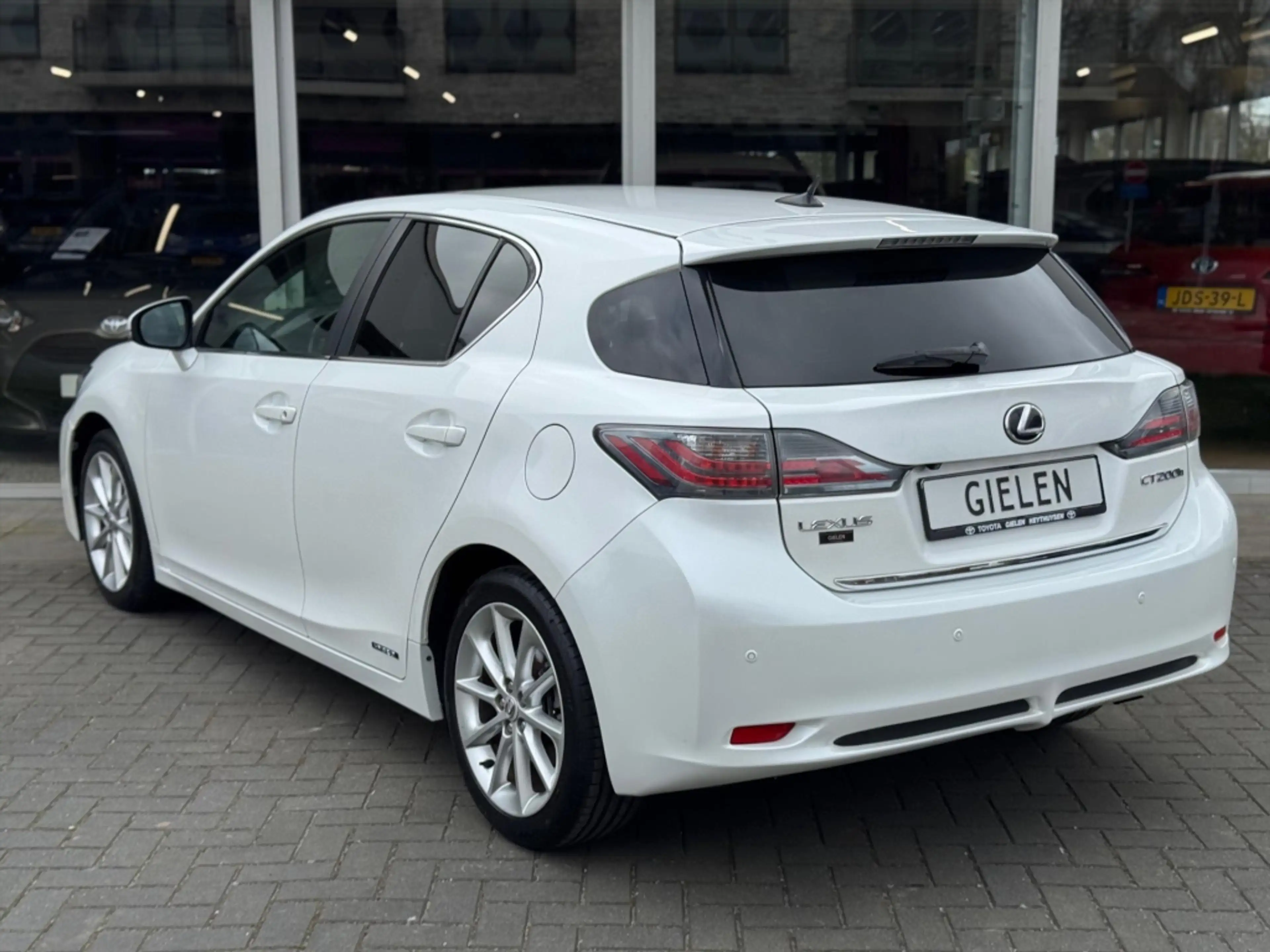 Lexus CT 200h | Parelmoer wit, Parkeersensoren voor + achter, St — photo 8