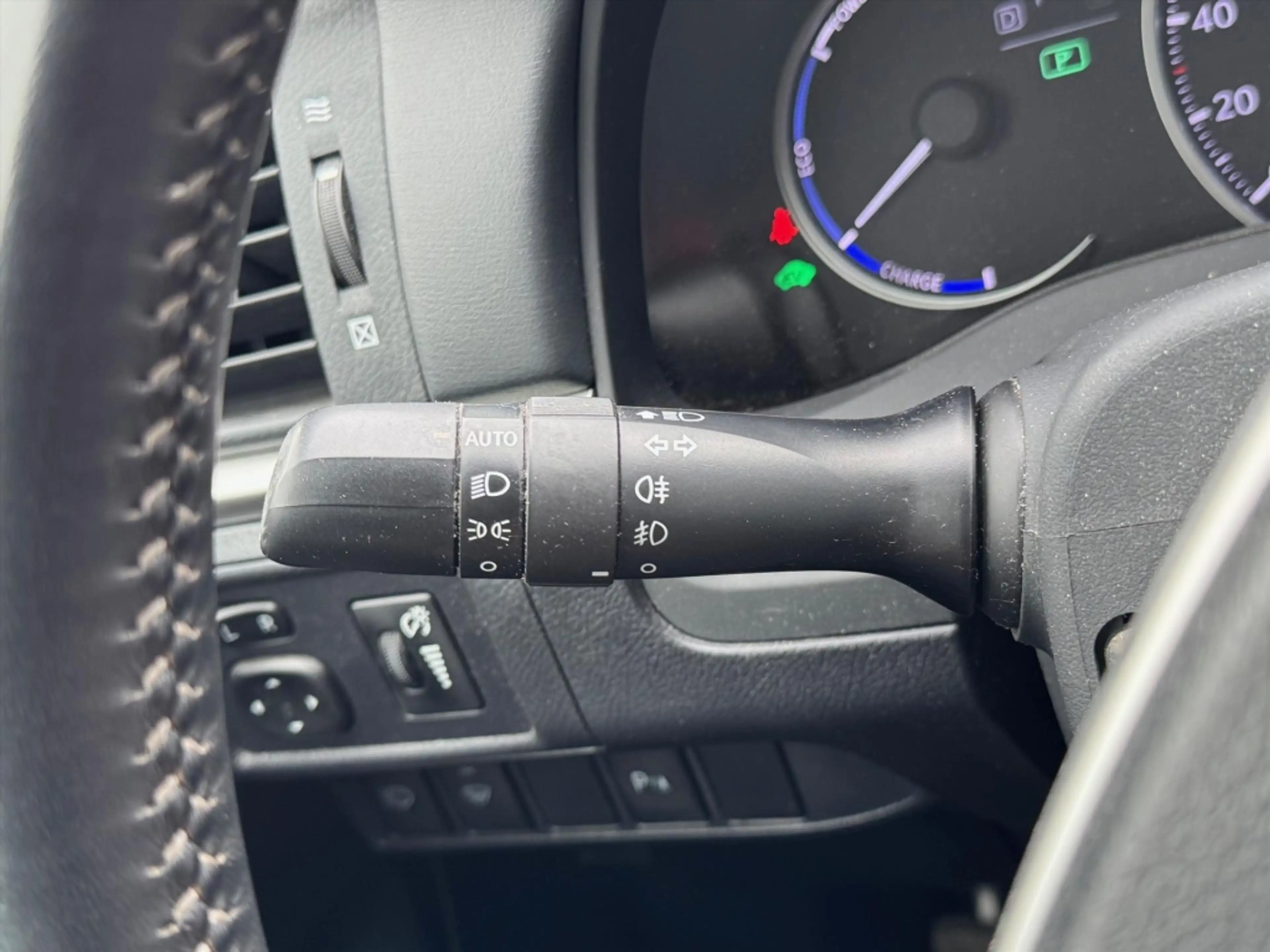 Lexus CT 200h | Parelmoer wit, Parkeersensoren voor + achter, St — photo 18