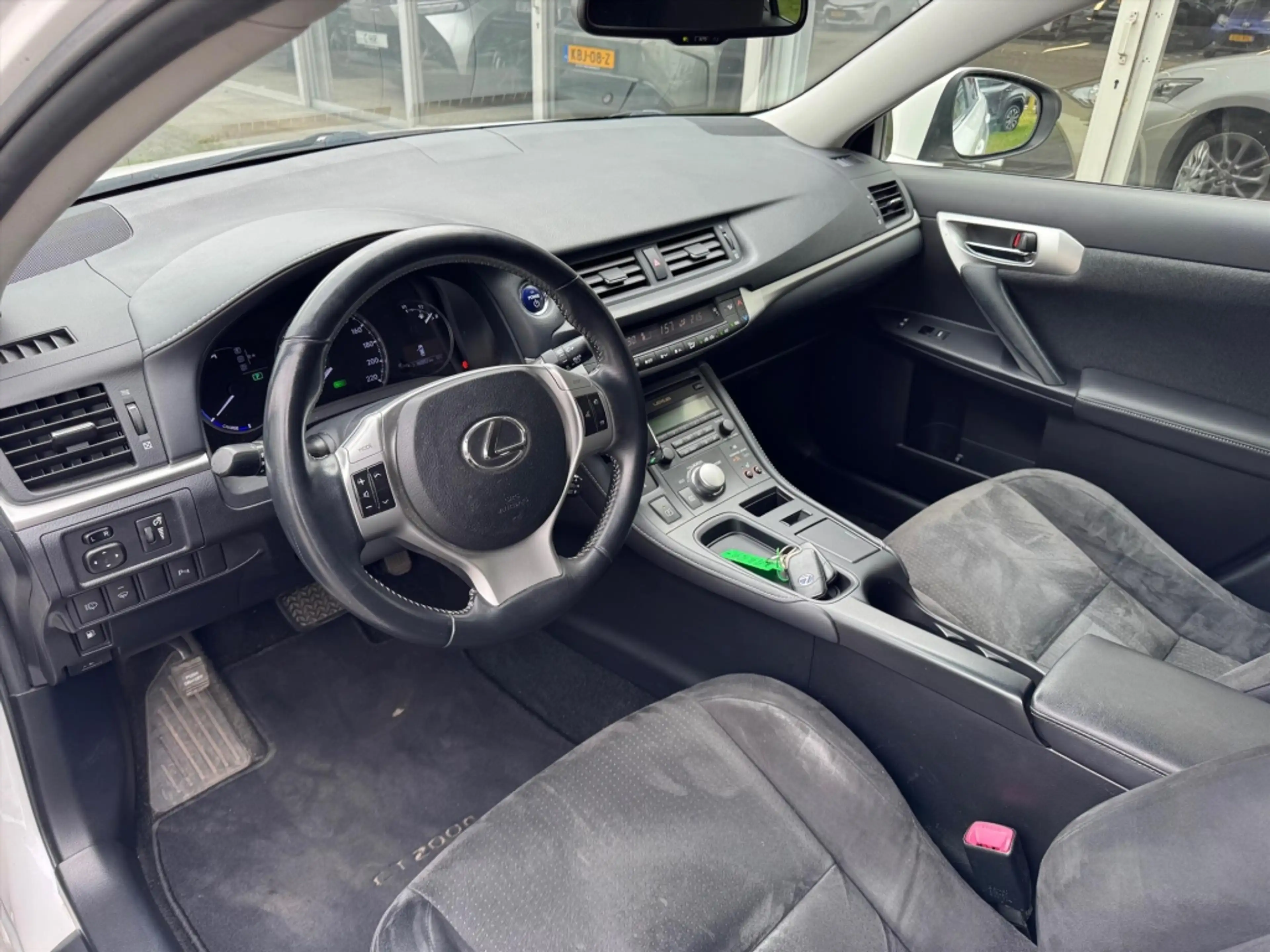 Lexus CT 200h | Parelmoer wit, Parkeersensoren voor + achter, St — photo 11