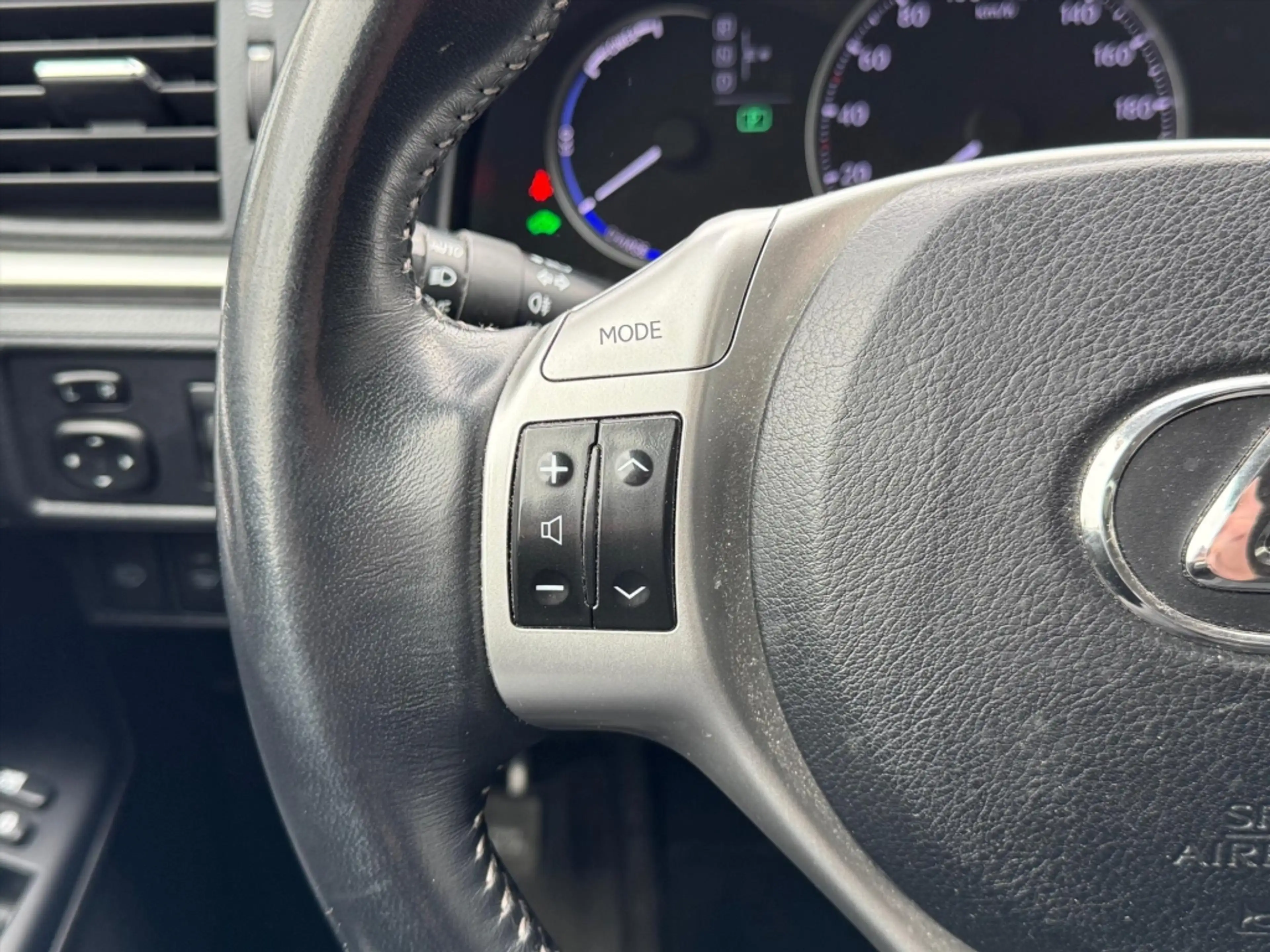 Lexus CT 200h | Parelmoer wit, Parkeersensoren voor + achter, St — photo 14