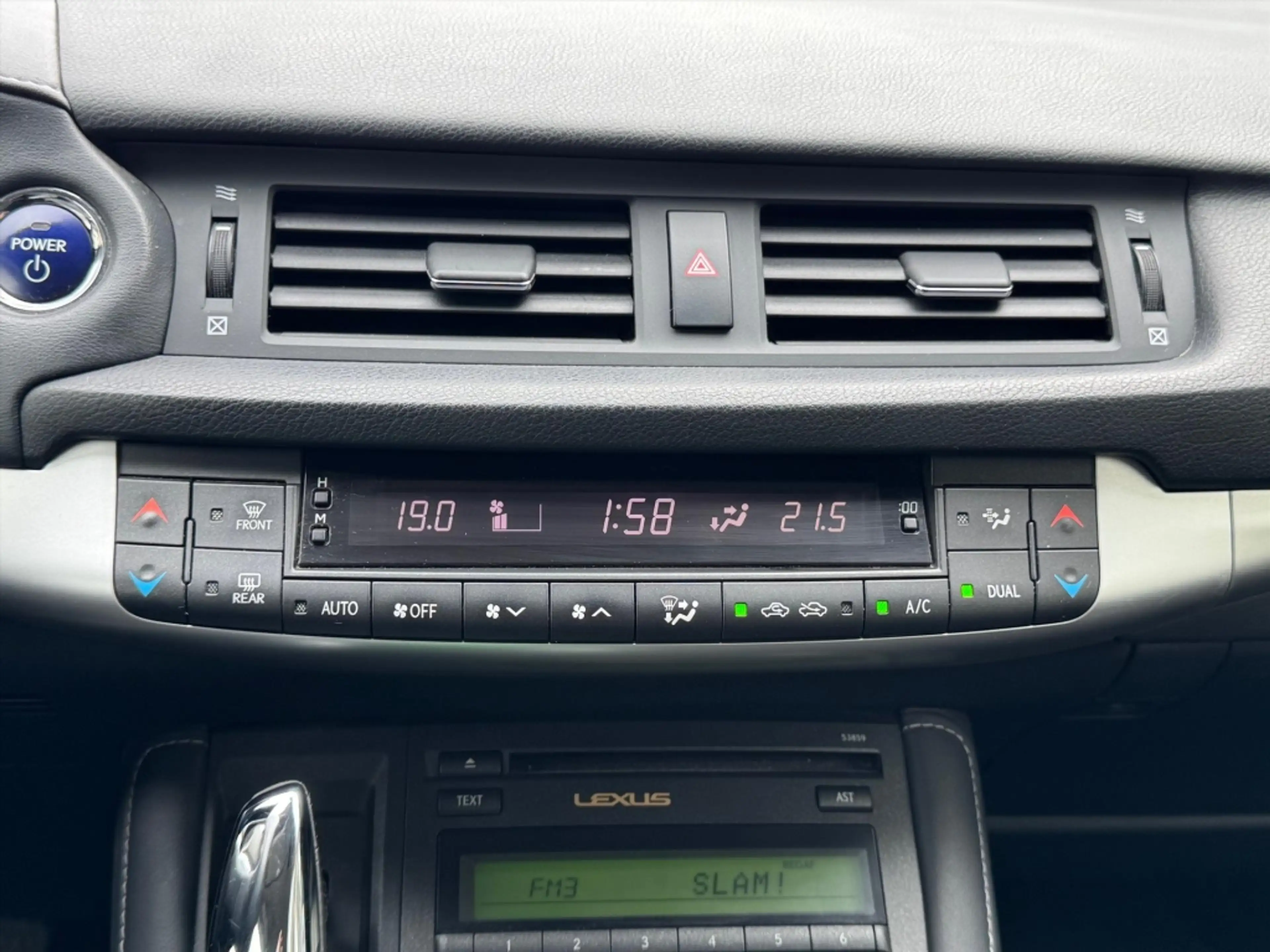 Lexus CT 200h | Parelmoer wit, Parkeersensoren voor + achter, St — photo 20
