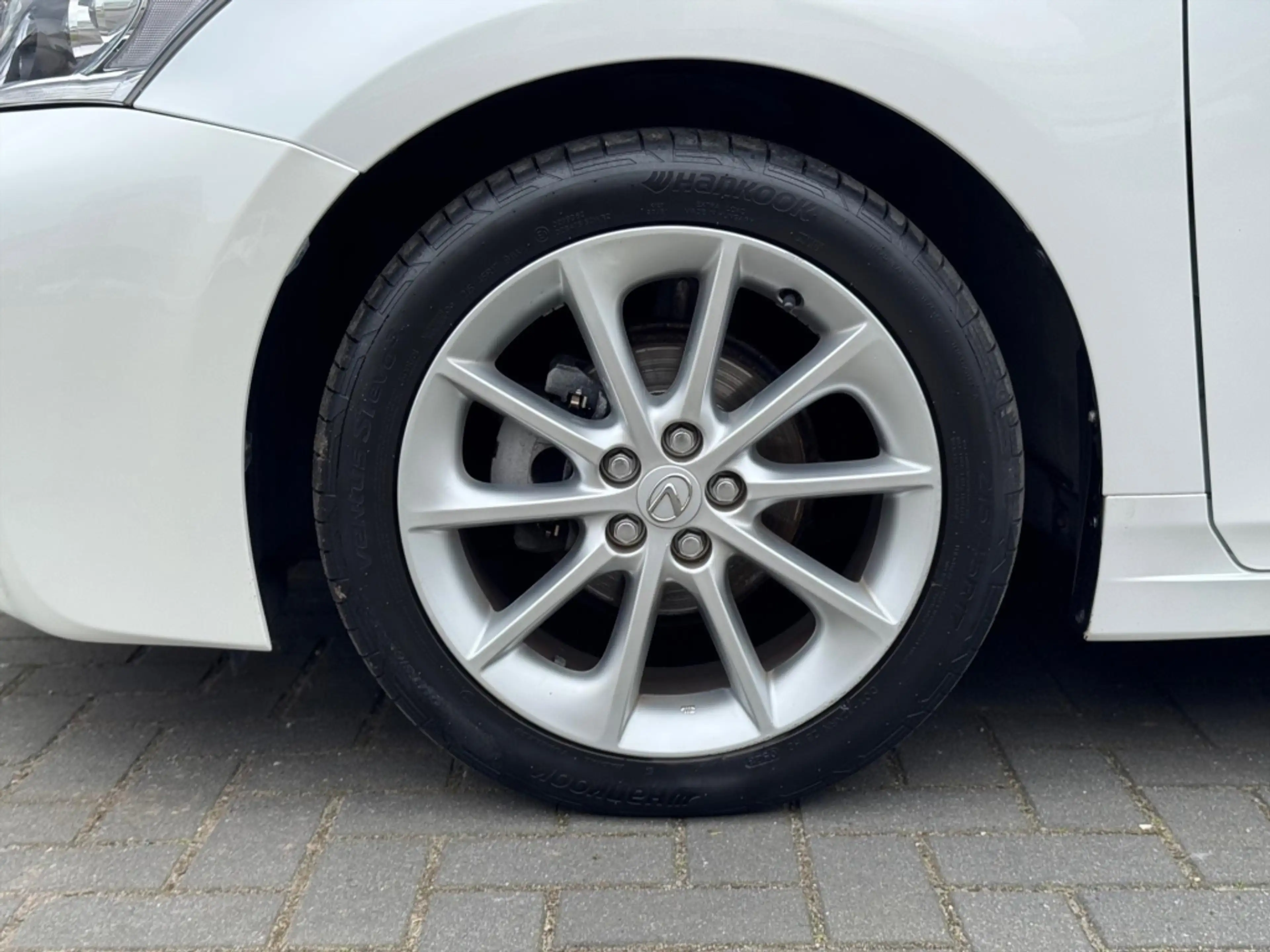 Lexus CT 200h | Parelmoer wit, Parkeersensoren voor + achter, St — photo 10