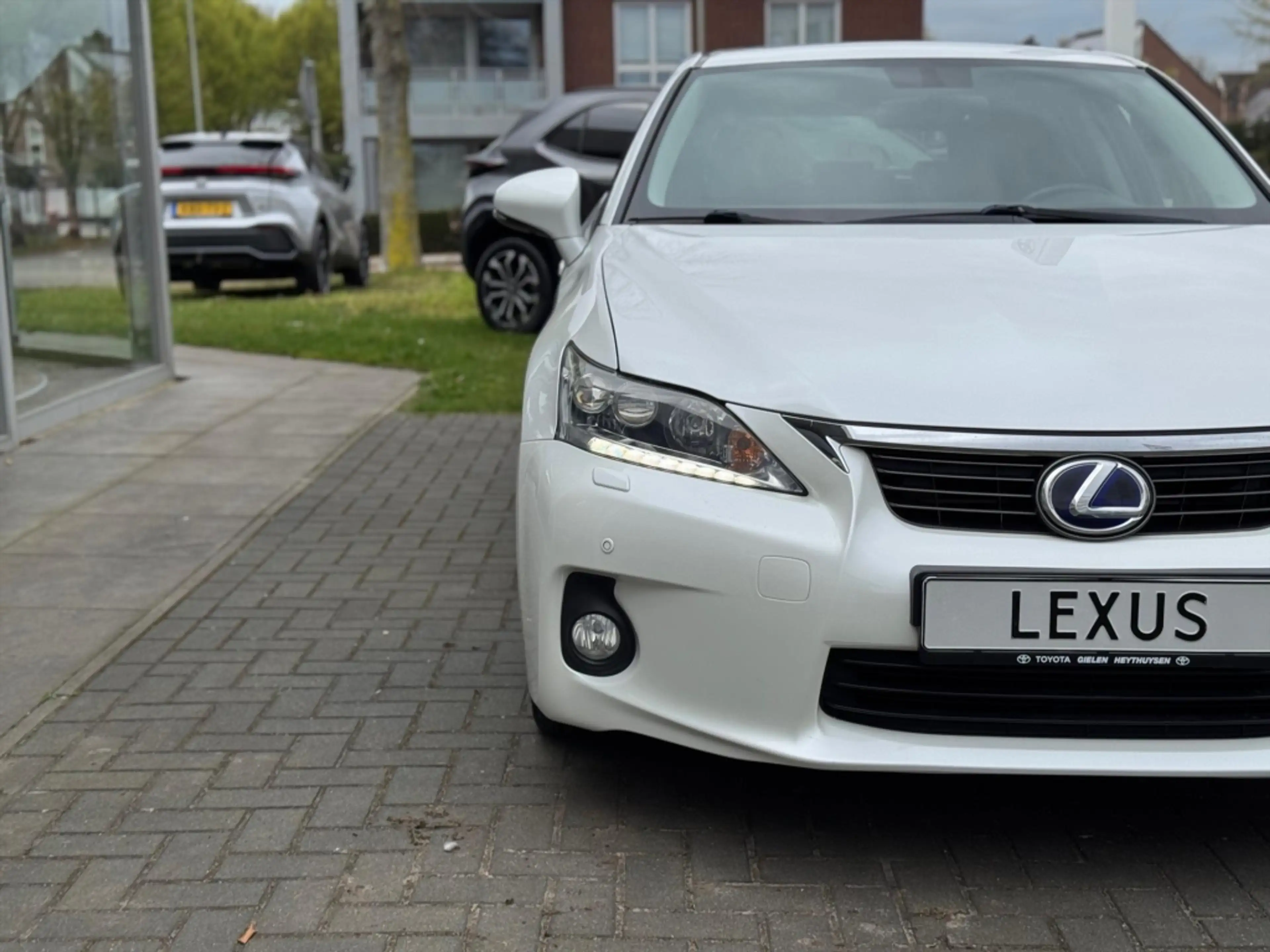Lexus CT 200h | Parelmoer wit, Parkeersensoren voor + achter, St — photo 7