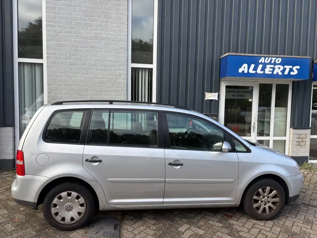 Volkswagen Touran 2005 из Европы — купить под ключ