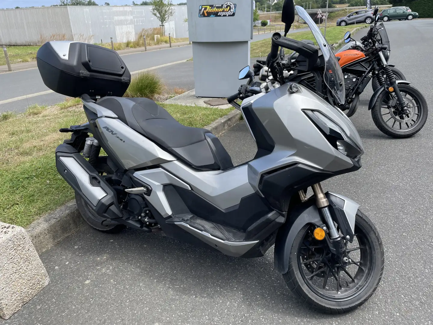 Honda ADV 350 Gris - 2