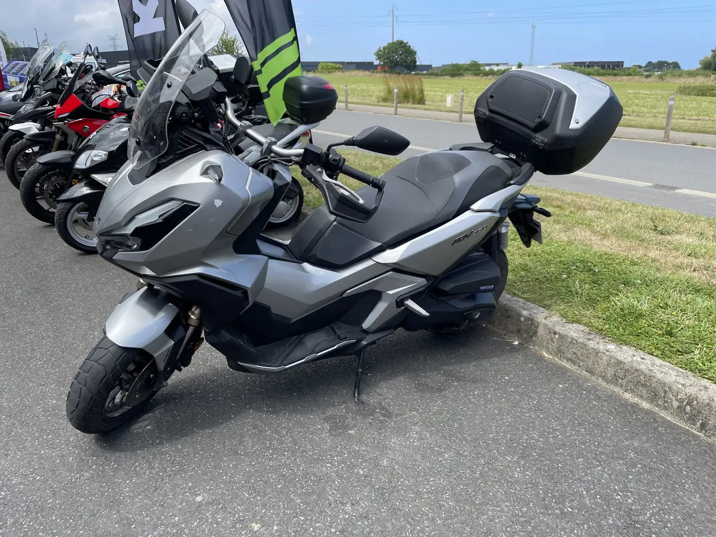 Honda ADV 350 Gris - 1