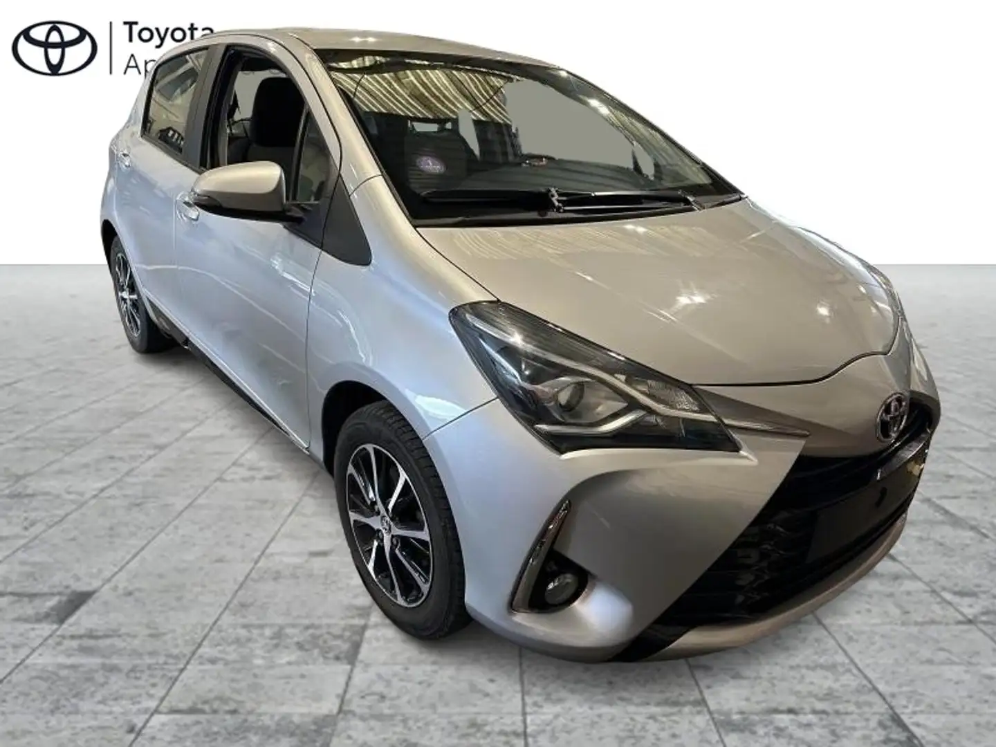 Toyota Yaris Comfort & Pack Y-CONIC Grijs - 1