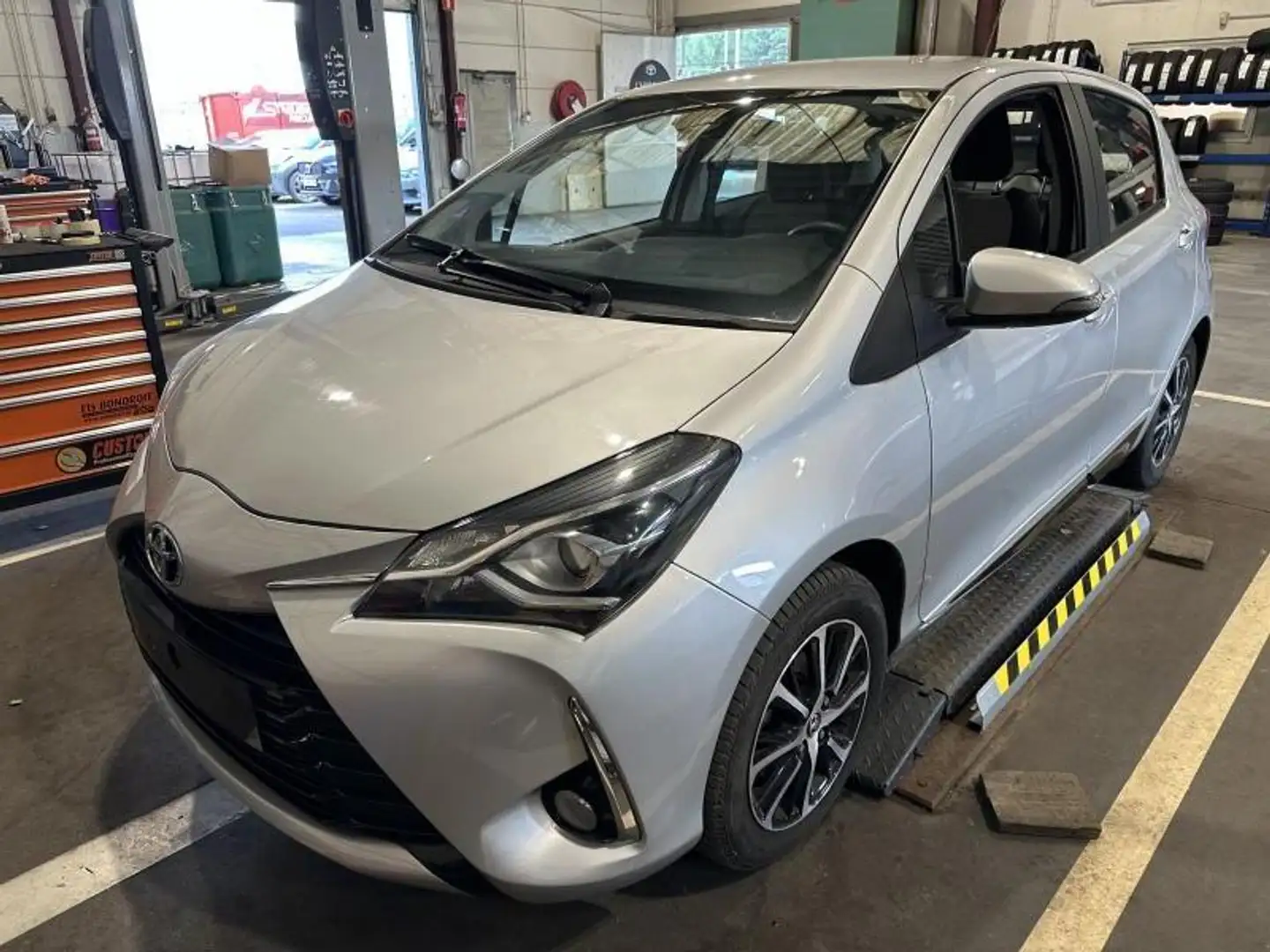 Toyota Yaris Comfort & Pack Y-CONIC Grijs - 2
