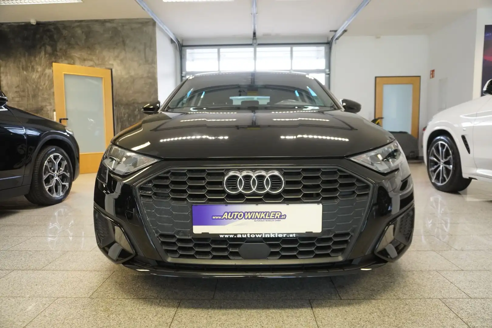 Audi A3 30 TFSI Sportback Design LED/Virtual/Nav Schwarz - 2