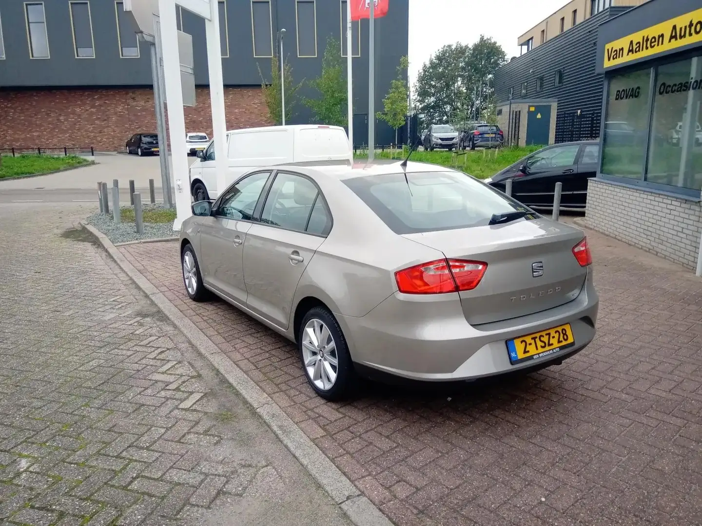 SEAT Toledo 1.2 TSI Enjoy Bej - 2