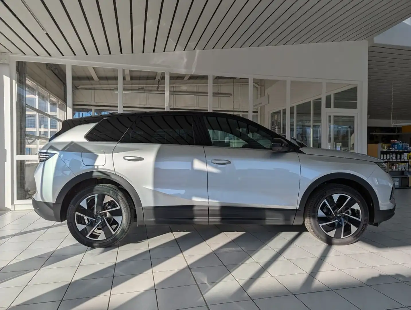 Opel Grandland 1.2 DI Hybrid 48 V Automatik GS Argent - 2