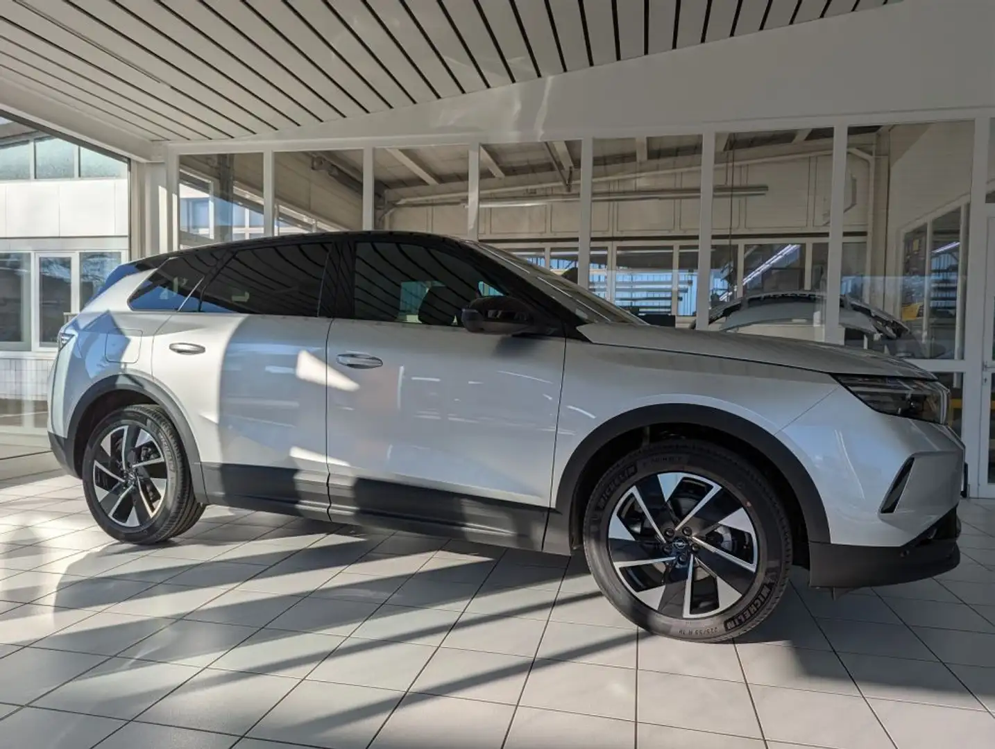 Opel Grandland 1.2 DI Hybrid 48 V Automatik GS Argent - 1