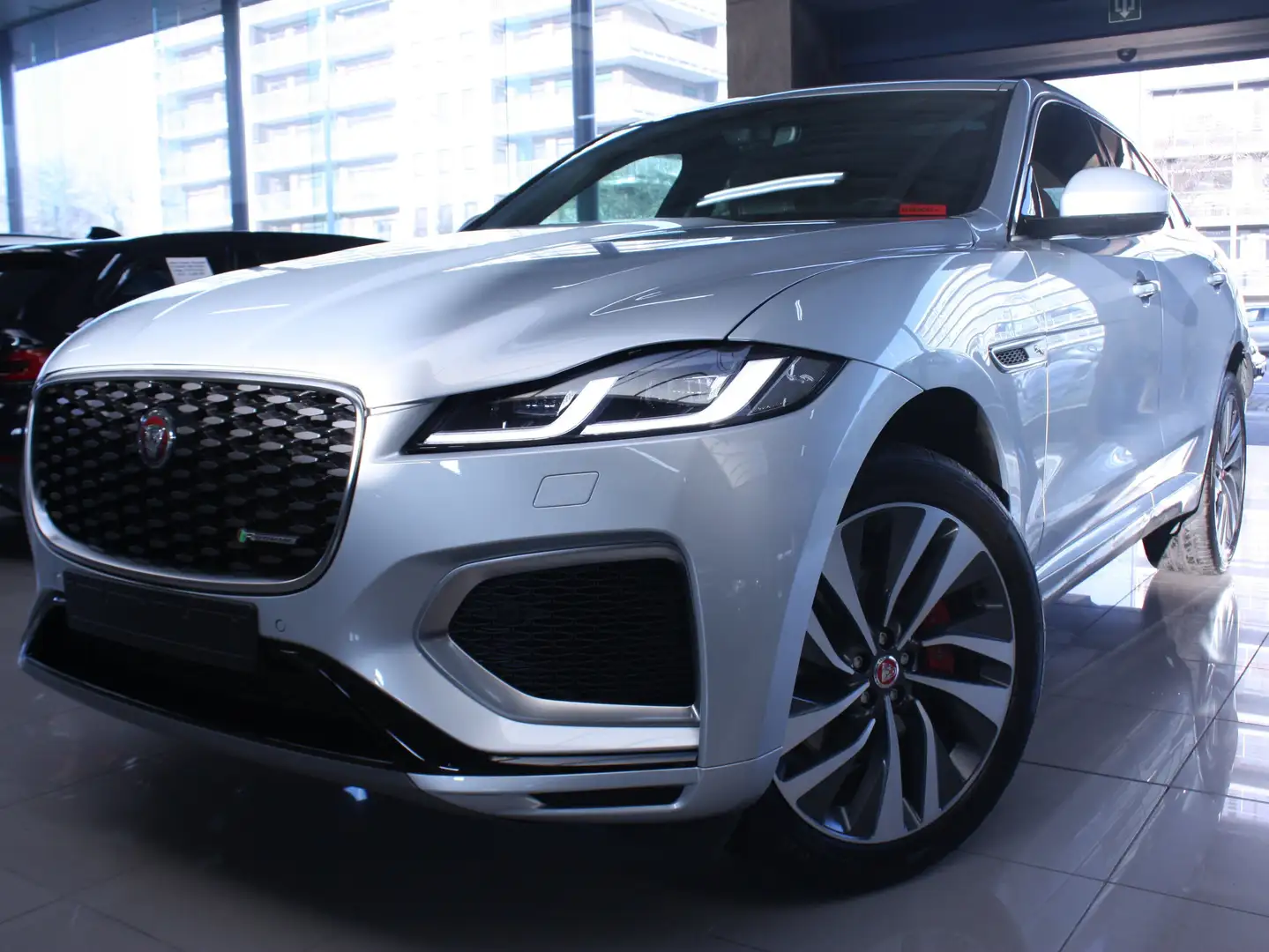 Jaguar F-Pace 2.0 T AWD P250 R-Dynamic SE NIEUW MODEL - FULL! Zilver - 2