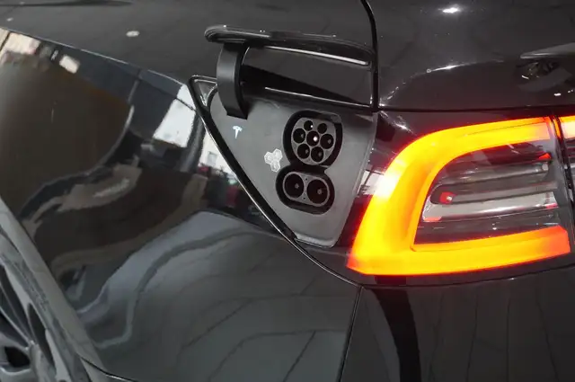 Tesla Model 3 view 12