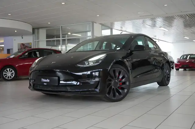 Tesla Model 3 view 4