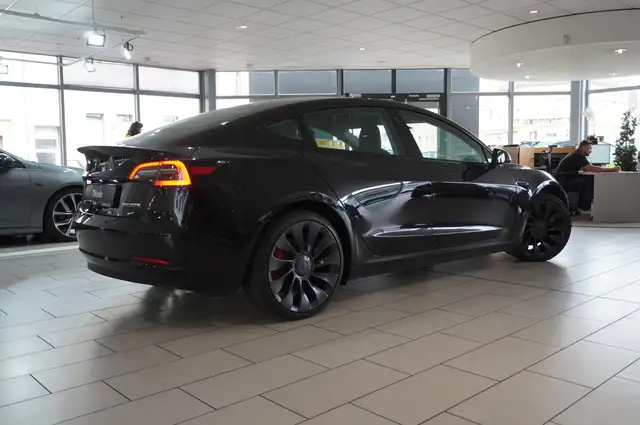 Tesla Model 3 view 9