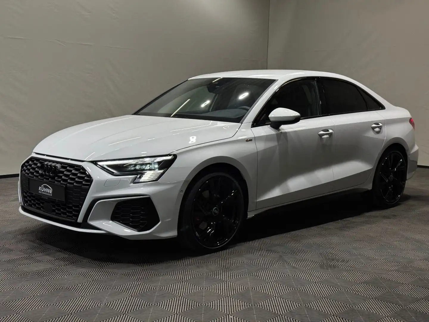 Audi A3 2x S-Line 35 TDI | MATRIX NAVI B&O Weiß - 2
